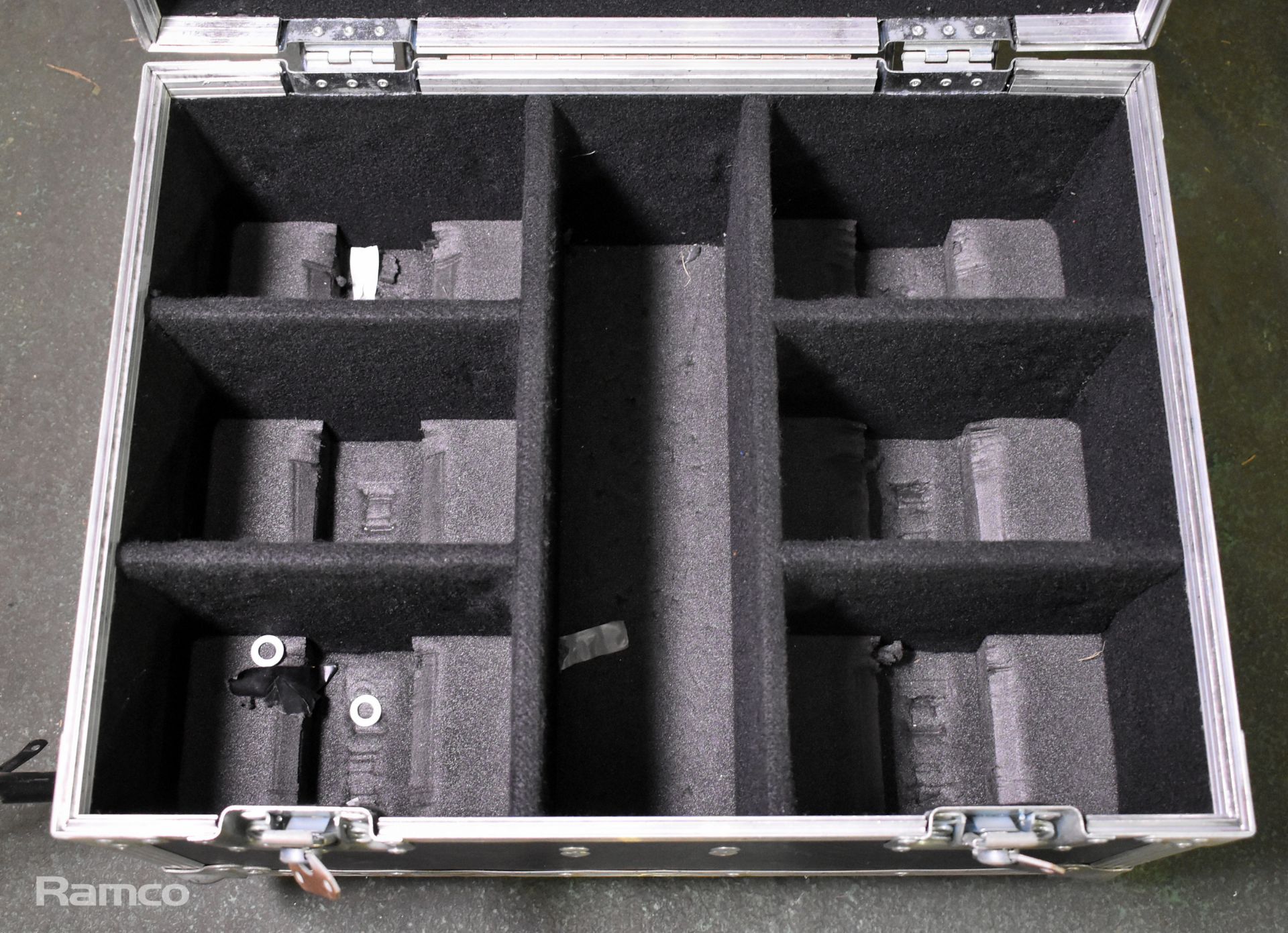 6x Chauvet LED SlimPar Tri7 IRC in flight case - Image 3 of 8