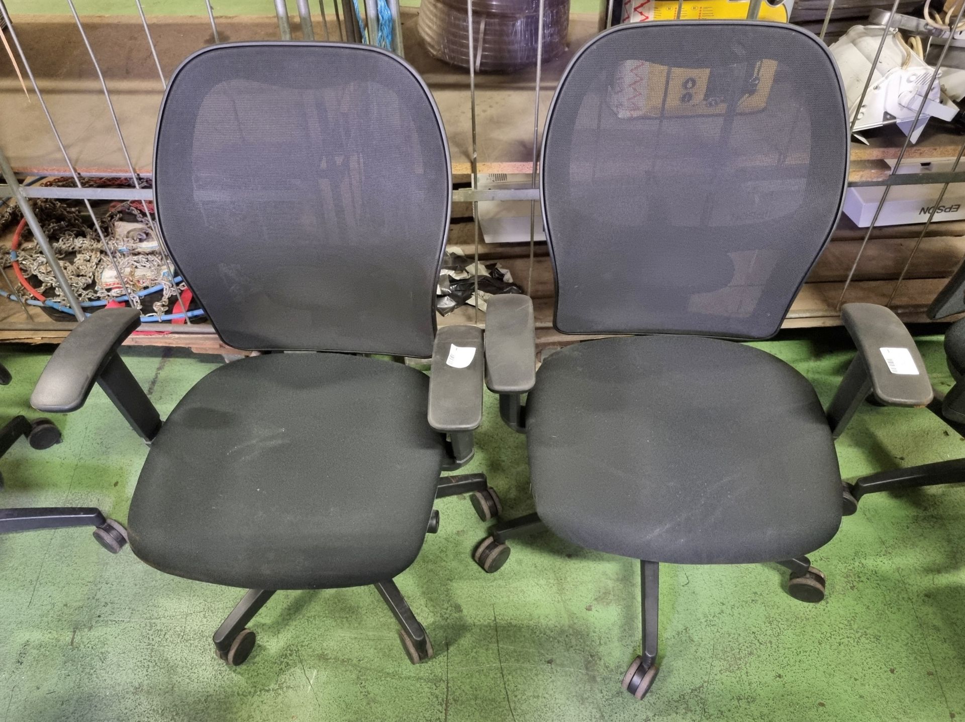 Various mesh back office chairs - details in description - Image 3 of 3