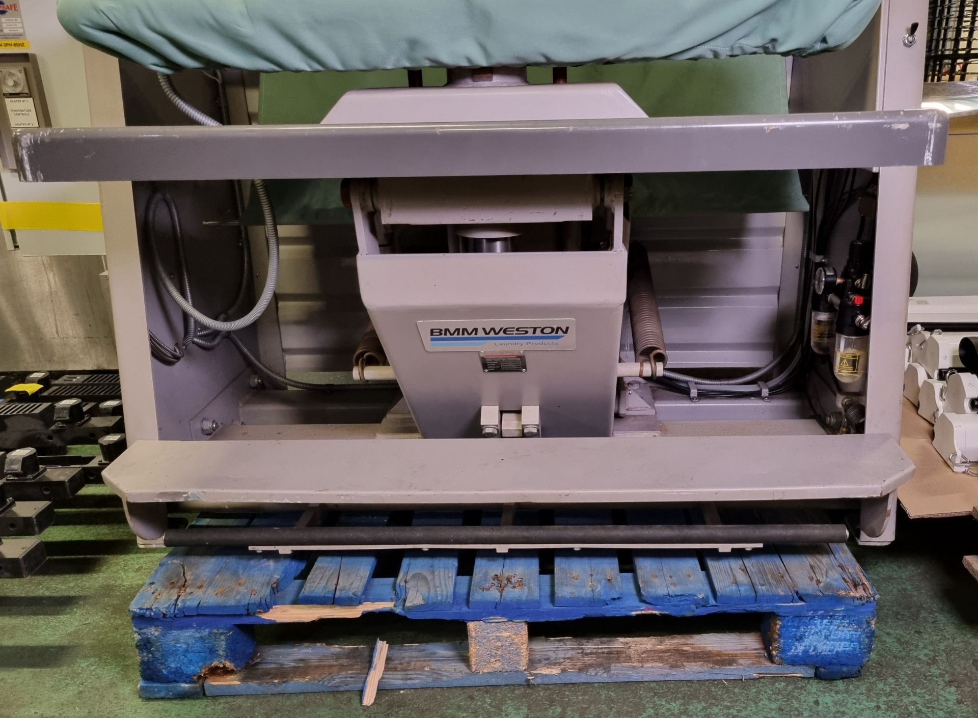 BMM Weston L1566 industrial laundry press - 440V - W 1650 x D 1000 x H 1350mm - Image 5 of 15