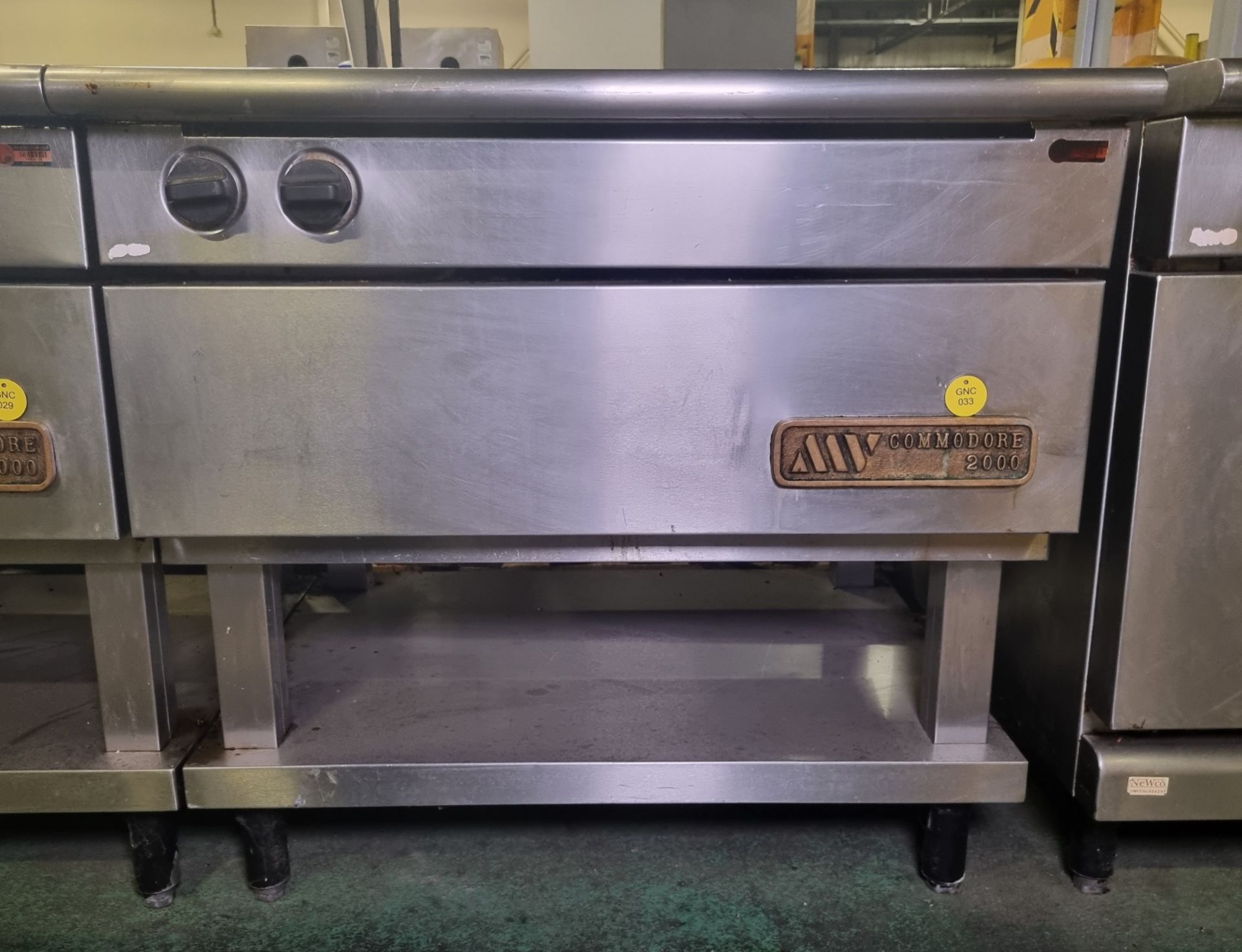 Commodore 2000 stainless steel solid top gas cooker - damage to top - W 900 x D 900 x H 950mm - Image 3 of 3