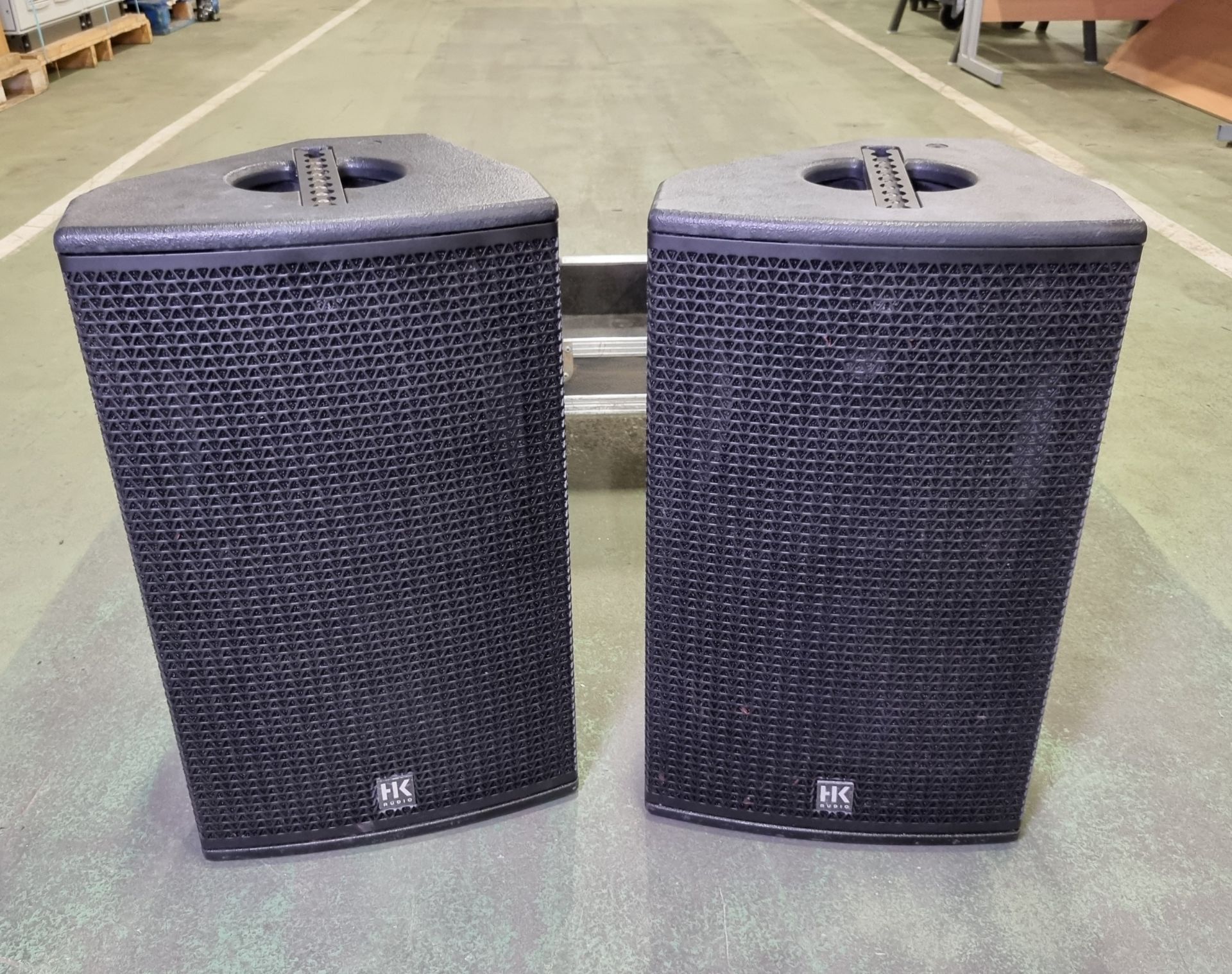 2x HK Contour Series CT 112 speakers in flight case - FOH & monitor speakers - Image 2 of 5