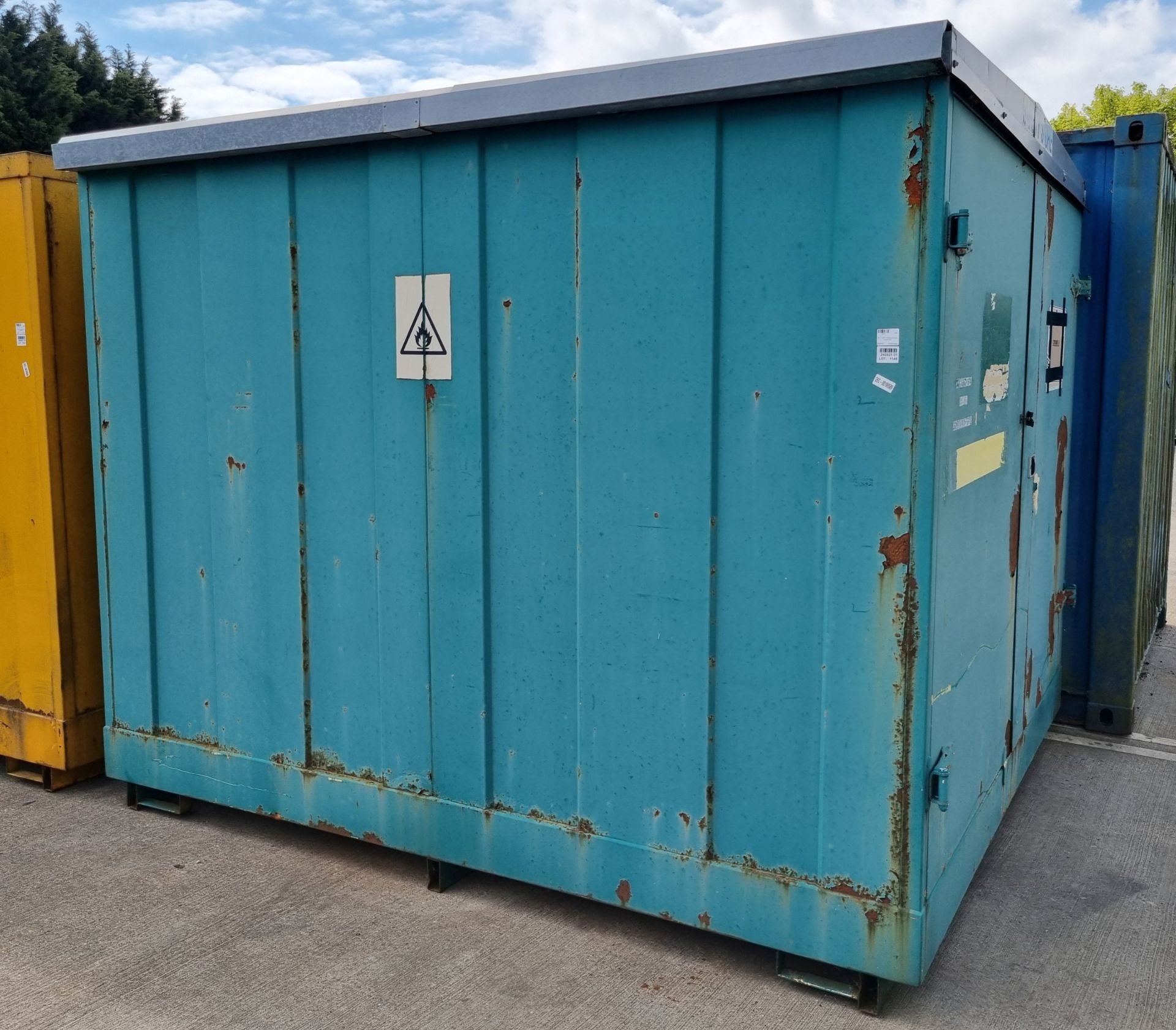 9ft 7in x 8ft 3in empty container - double door