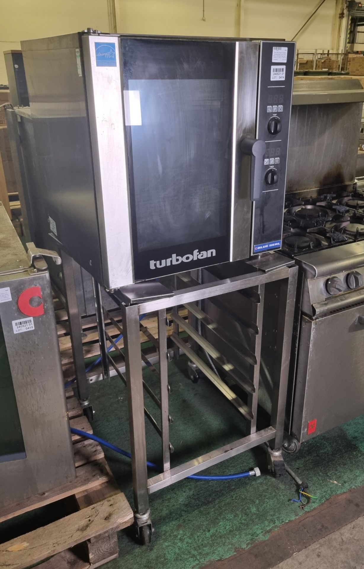Blue Seal E33D5 Turbofan stainless steel 5 grid combi oven on stainless steel stand - 240V - 50Hz - Image 2 of 6
