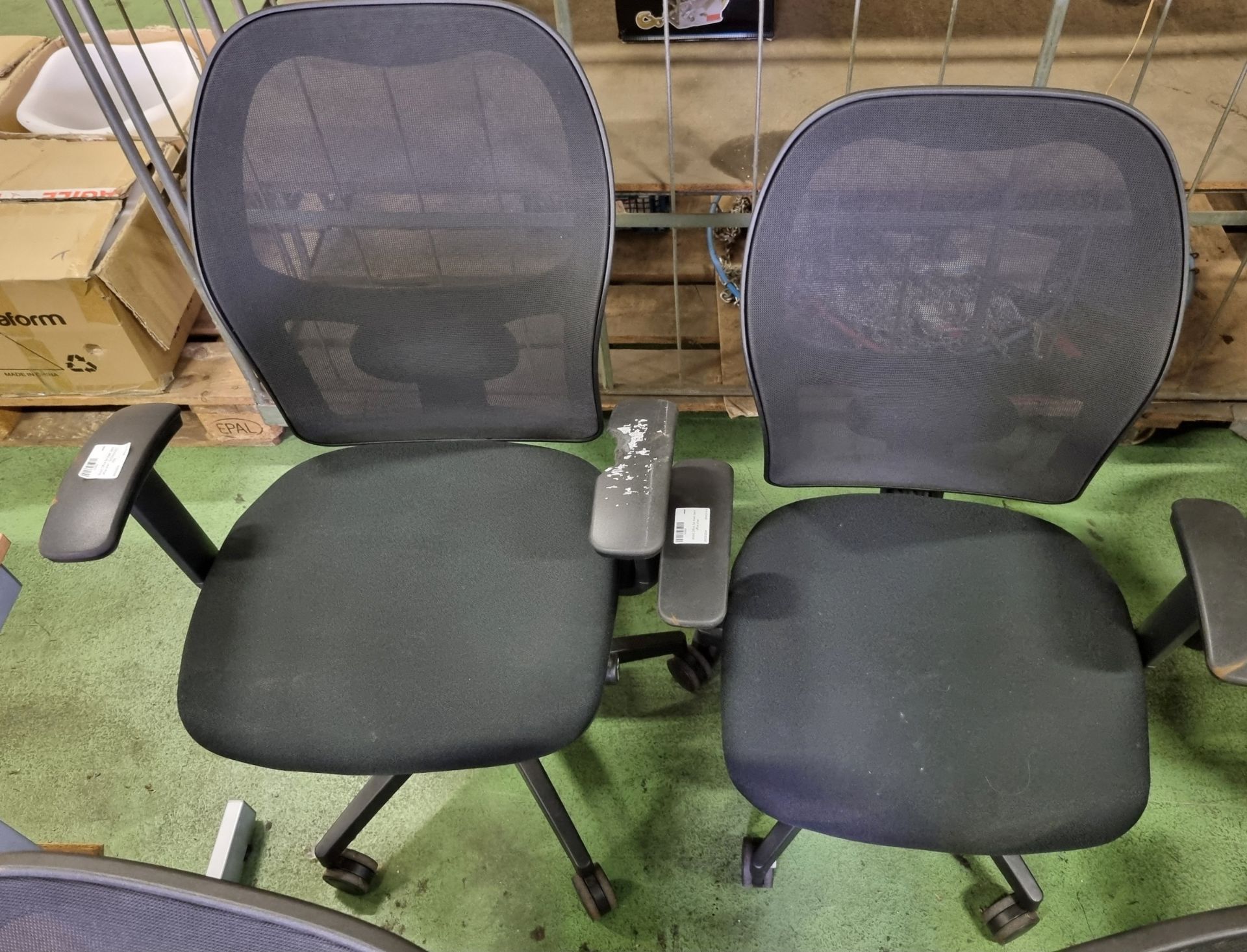 Various mesh back office chairs - details in description - Image 3 of 4