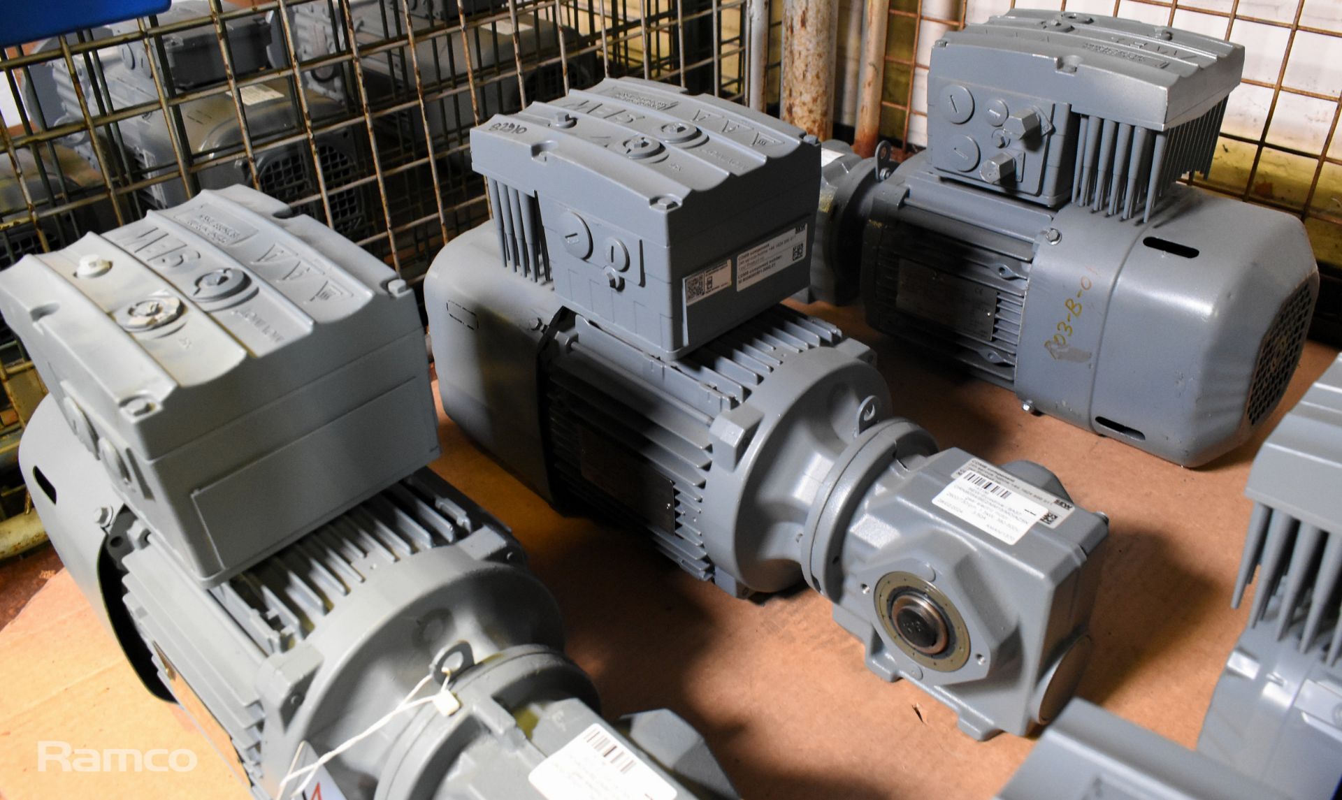 2x SEW-Eurodrive - SA37 DRN90S4/BE2/MM15/MO/AZSK electric gear motors - 2900/730rpm, 1.5kW, 380-500V - Image 4 of 5