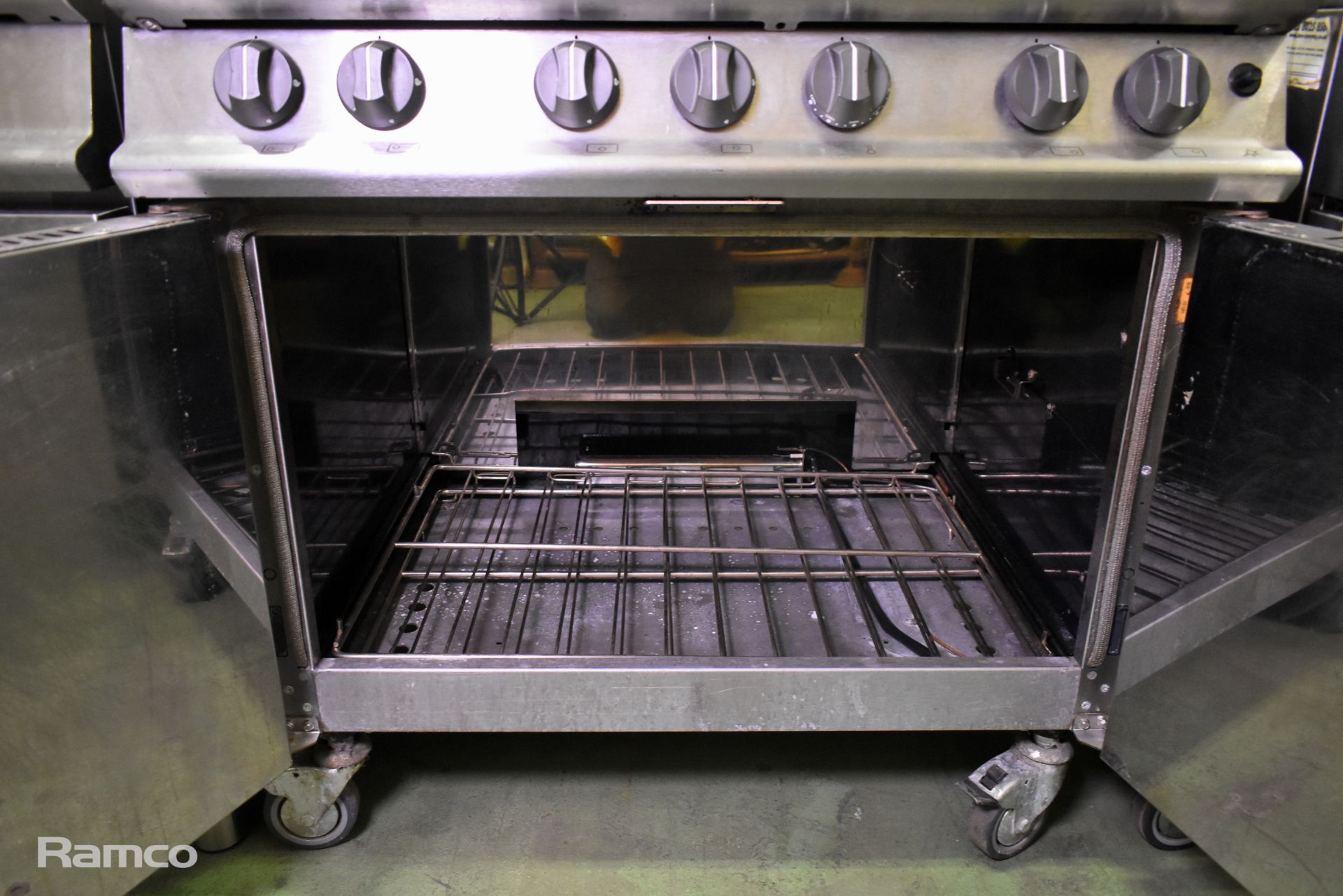 Falcon G2101 OT stainless steel gas six burner plus oven range - W 900 x D 900 x H 940mm - Image 6 of 7