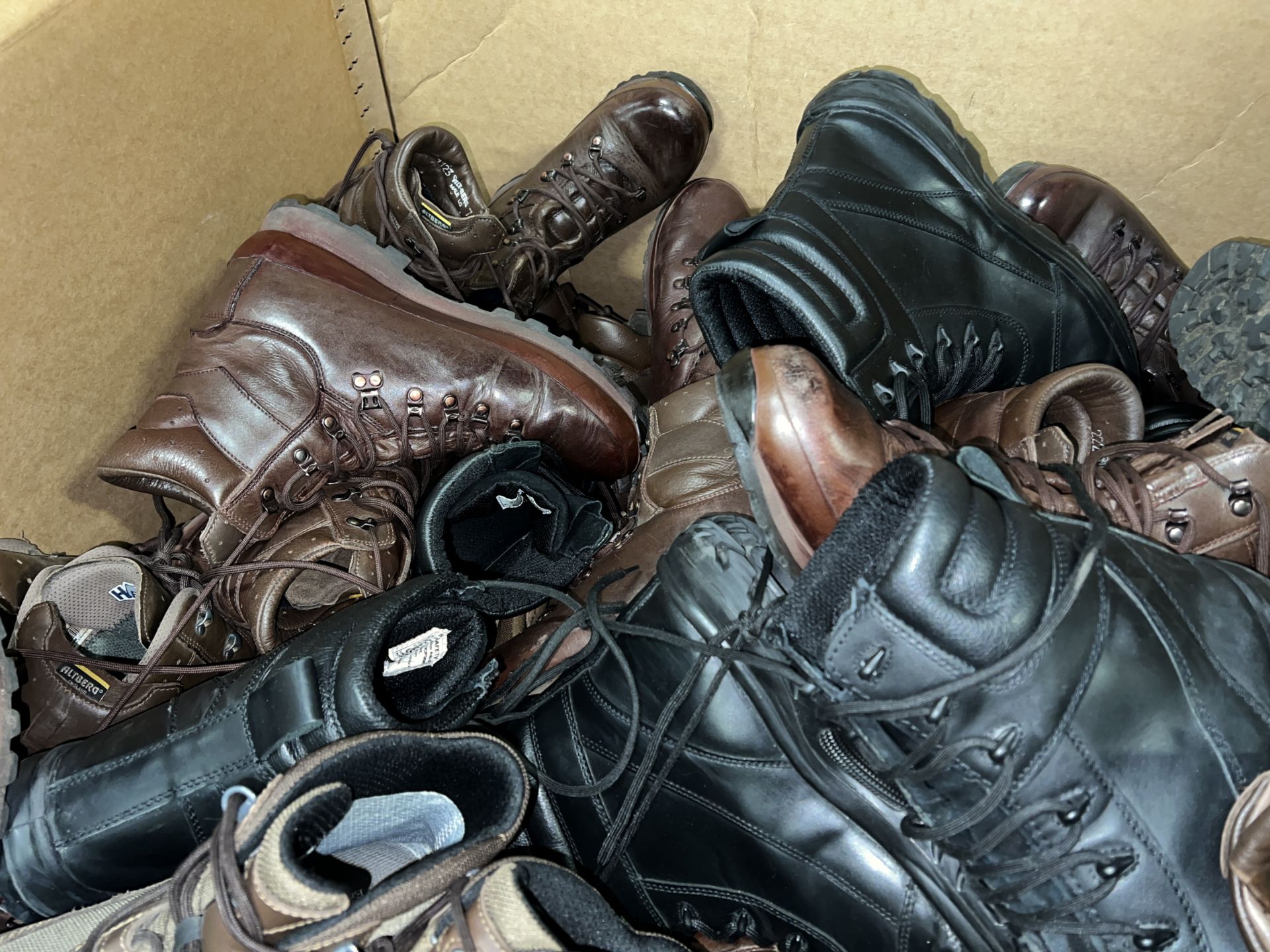 Various boots - Magnum, Haix, YDS - mixed sizes - approx. 50 pairs - Image 2 of 18