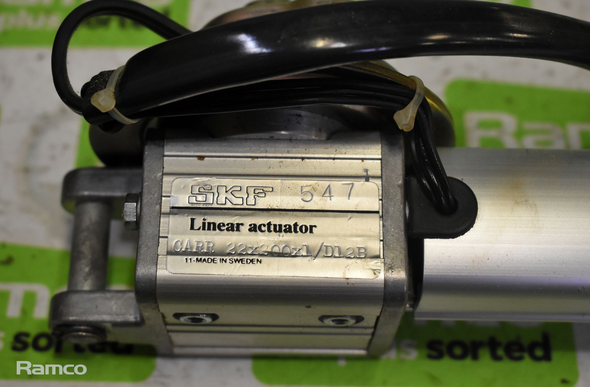 SKF CARR 22x200x1/D12B link actuator in storage case - Image 5 of 8