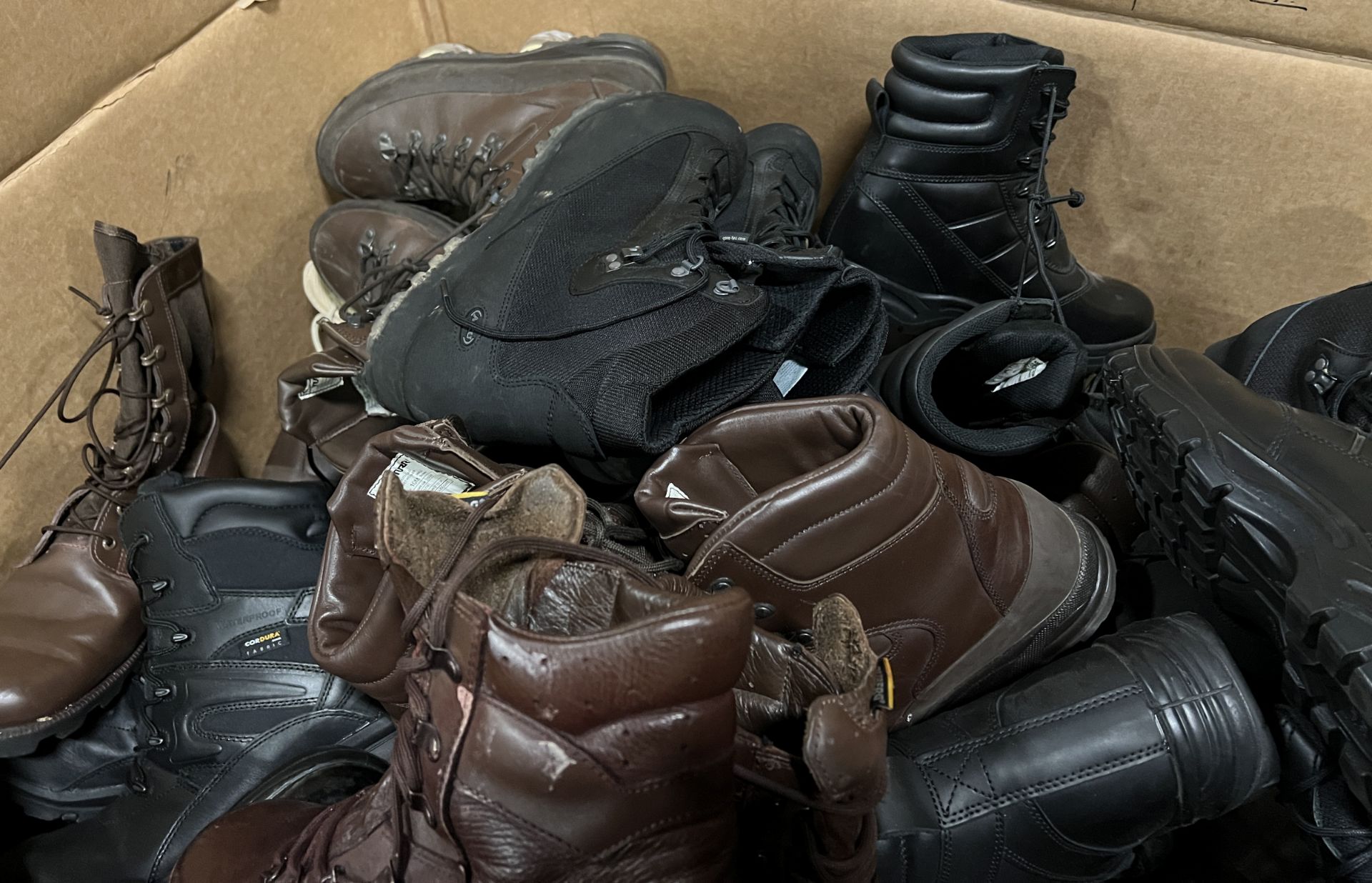 Various boots - Magnum, Haix, YDS - mixed sizes - approx. 50 pairs - Image 2 of 20