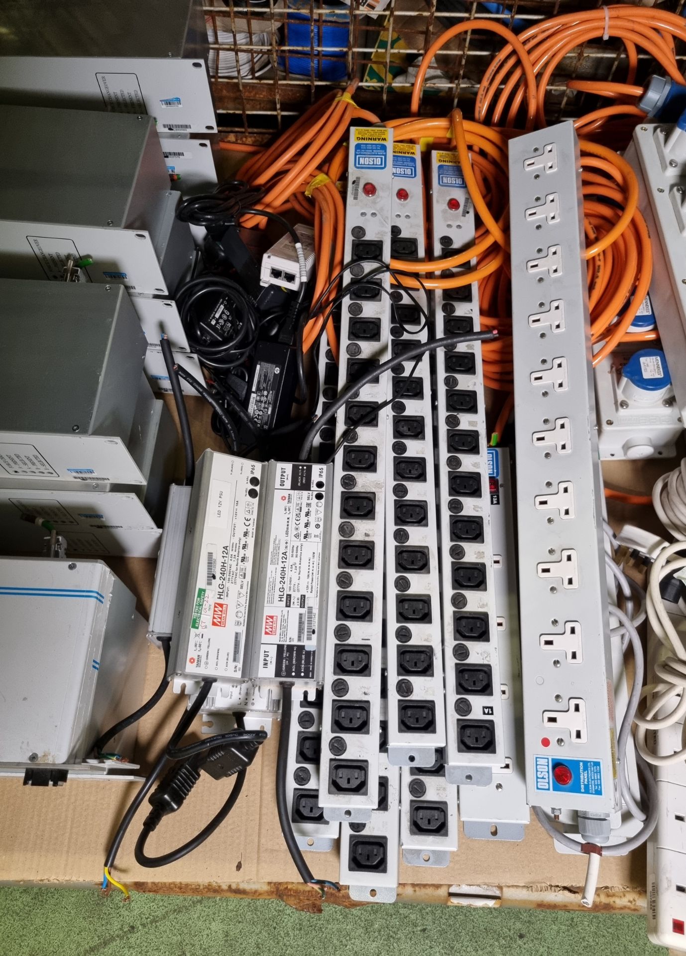 Electrical multi-mains distribution unit 230V, Mennekes 16A 4-socket unit, LED power drivers - Image 4 of 8