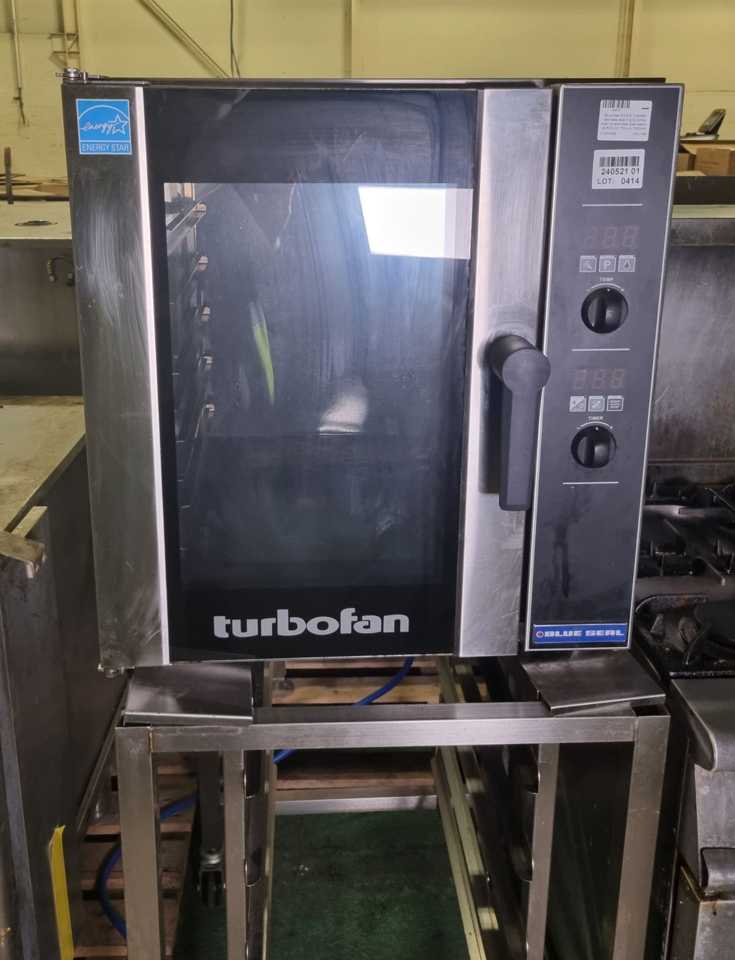 Blue Seal E33D5 Turbofan stainless steel 5 grid combi oven on stainless steel stand - 240V - 50Hz - Bild 3 aus 6