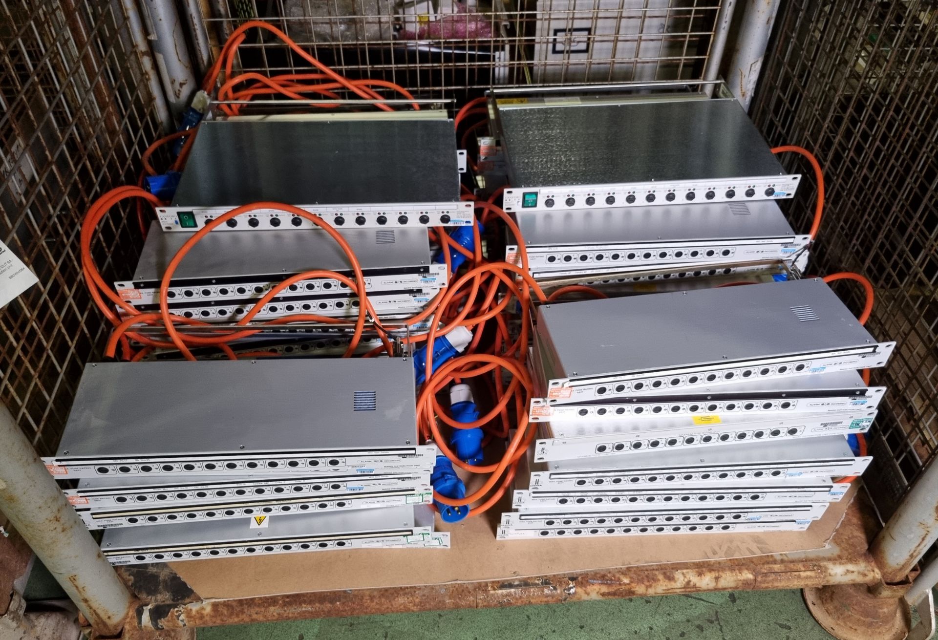 43x Electrical 12x IEC OUT 6A - Mains distribution units - Image 2 of 6