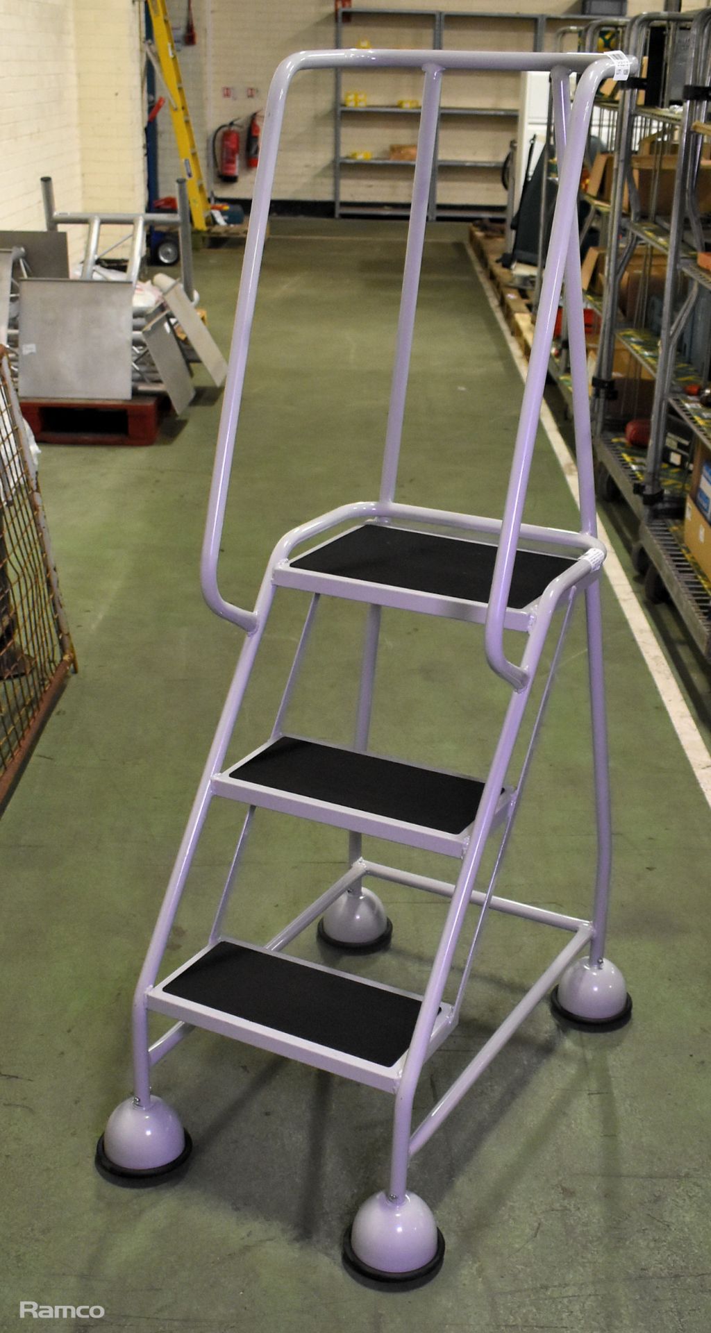 Glide along mobile steps, 3 rubber tread and handrail with platform guard - L 530 x W 840 x H 1430mm