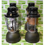 2x Willis & Bates lanterns - Broken glass, Willis & Bates lantern - NO GLASS, Portable lantern