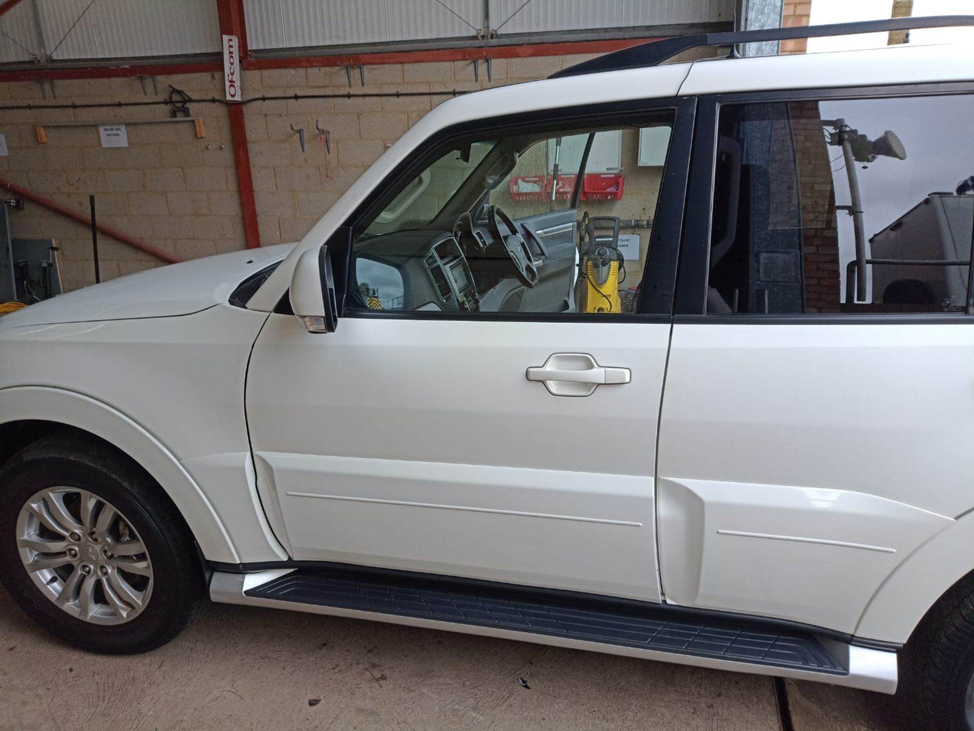 Mitsubishi Shogun SG2 DI-D LWB auto – 129019 miles – WP65 VVD (2015) – MOT until June 24 - Image 6 of 26