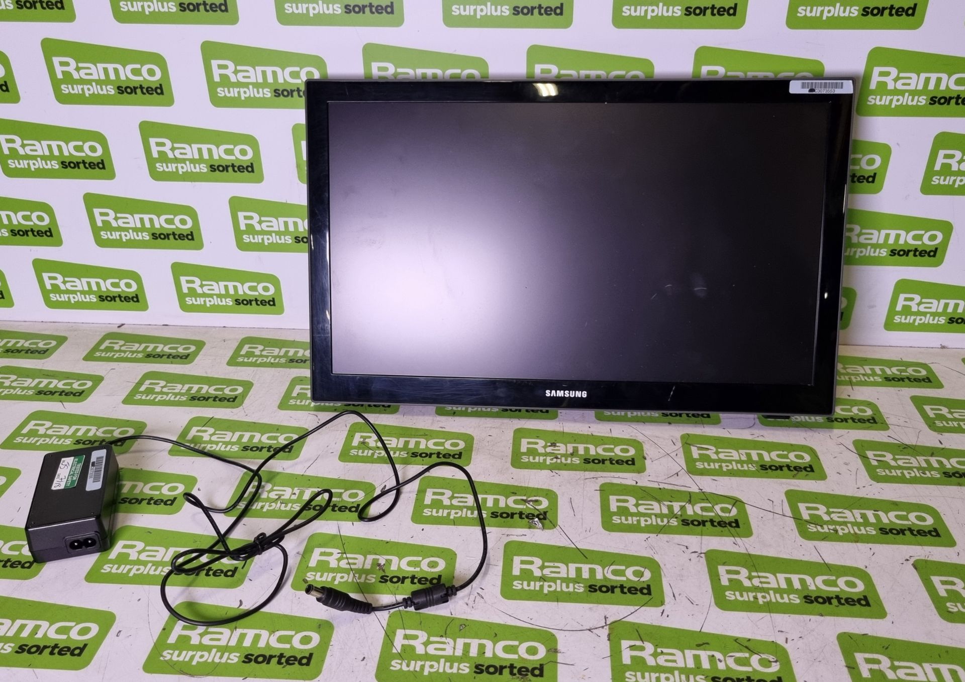 39x Samsung UE19F4000AW 19 inch TV monitors - no stand - Image 3 of 6