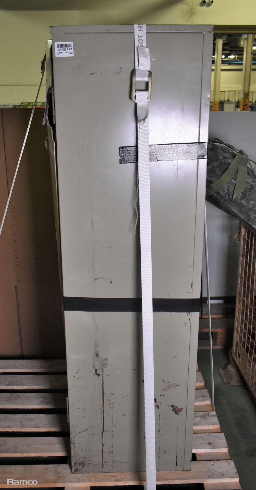 Floor standing safe - L 620 x W 530 x H 1560mm - DAMAGED ON THE TOP, DOOR WILL NOT CLOSE - Image 5 of 5