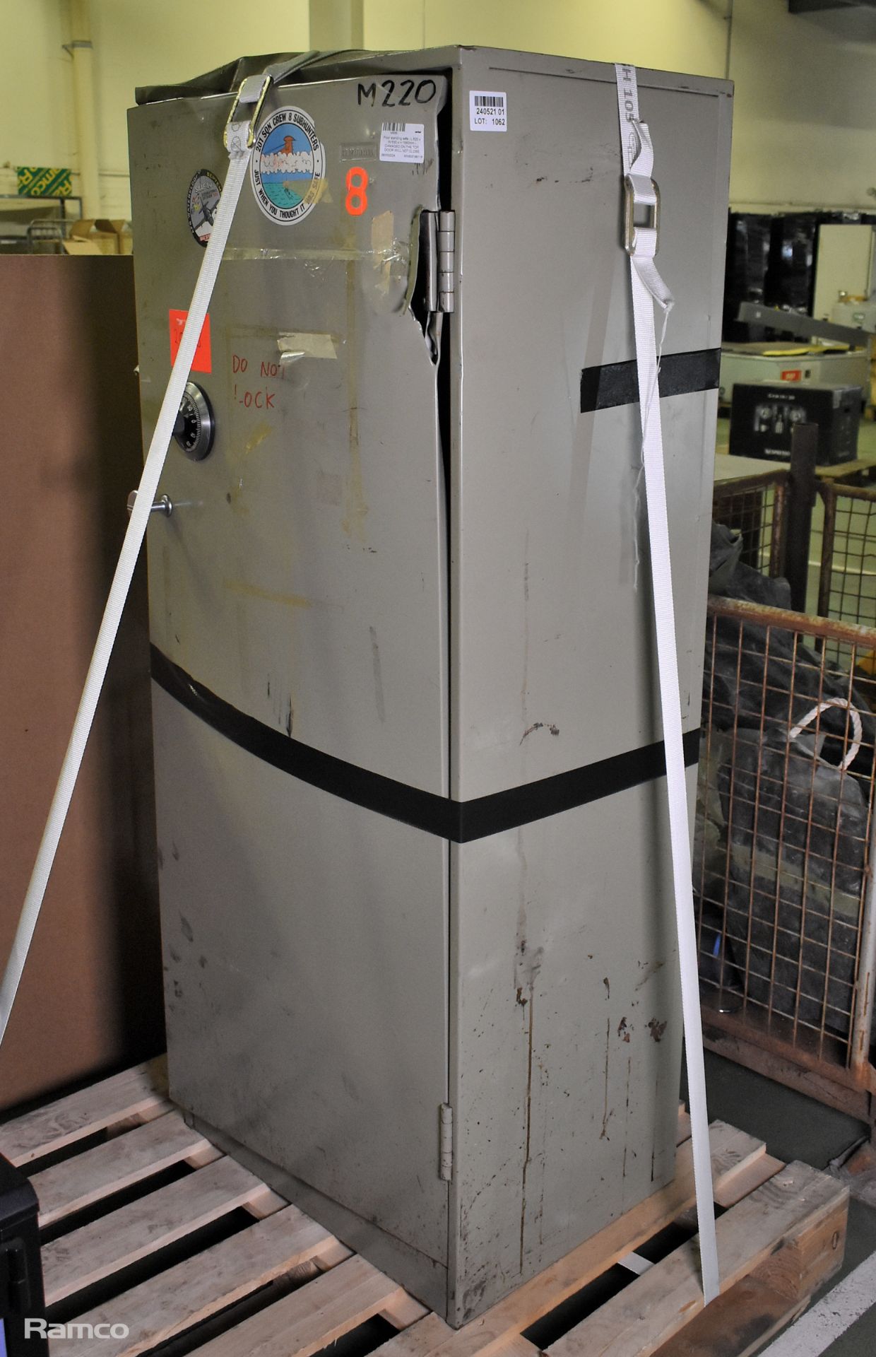 Floor standing safe - L 620 x W 530 x H 1560mm - DAMAGED ON THE TOP, DOOR WILL NOT CLOSE
