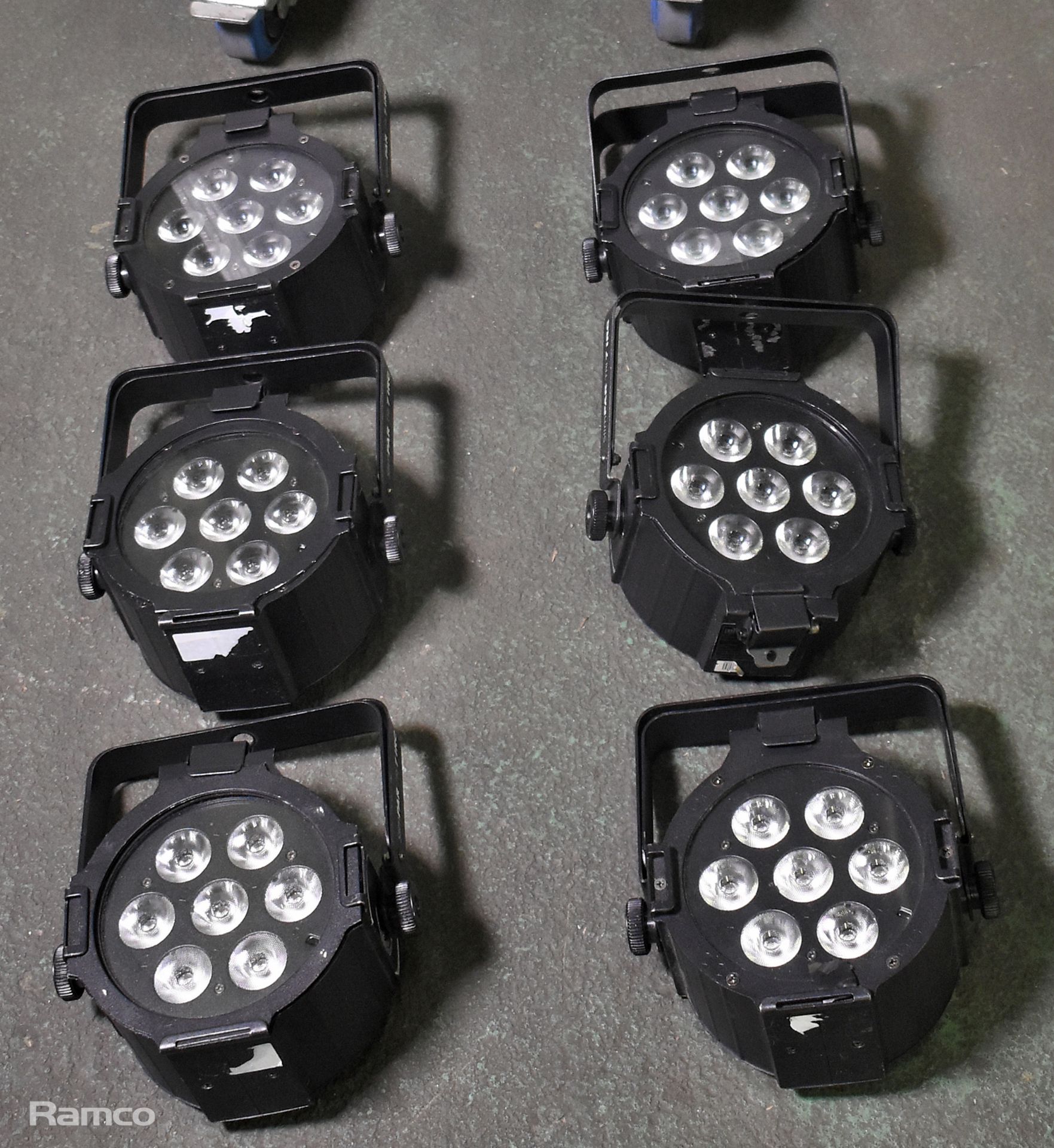 6x Chauvet LED SlimPar Tri7 IRC in flight case with power cables - Image 4 of 11