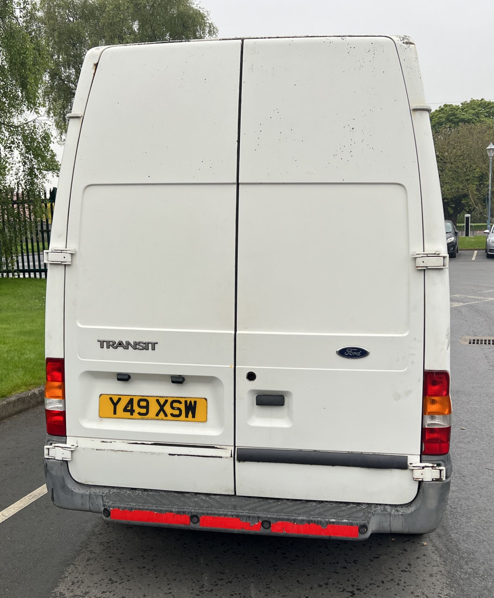 Ford Transit 2402cc (Y49 XSW) - MOT expired 30/09/2023 - mileage: 188,137 - Image 4 of 28