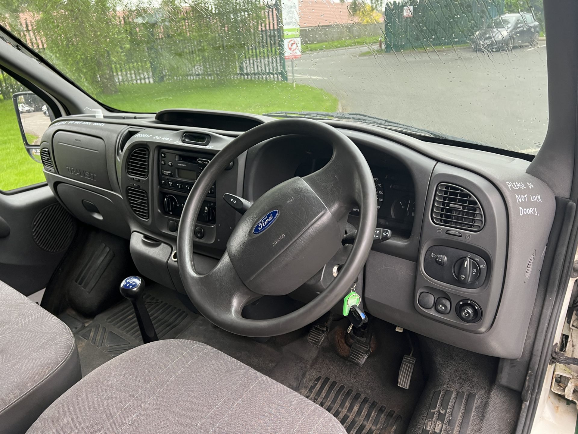 Ford Transit 2402cc (Y49 XSW) - MOT expired 30/09/2023 - mileage: 188,137 - Image 6 of 28