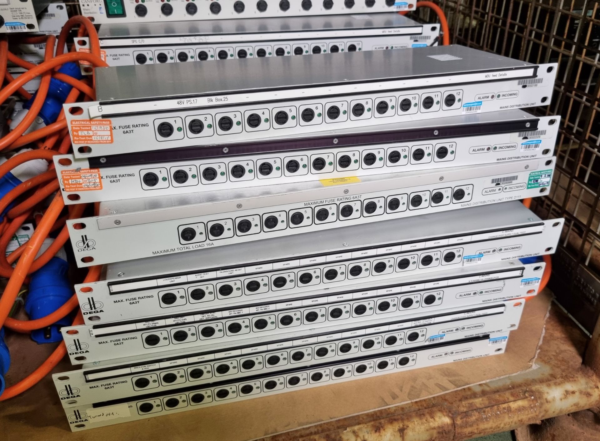 43x Electrical 12x IEC OUT 6A - Mains distribution units - Image 3 of 6