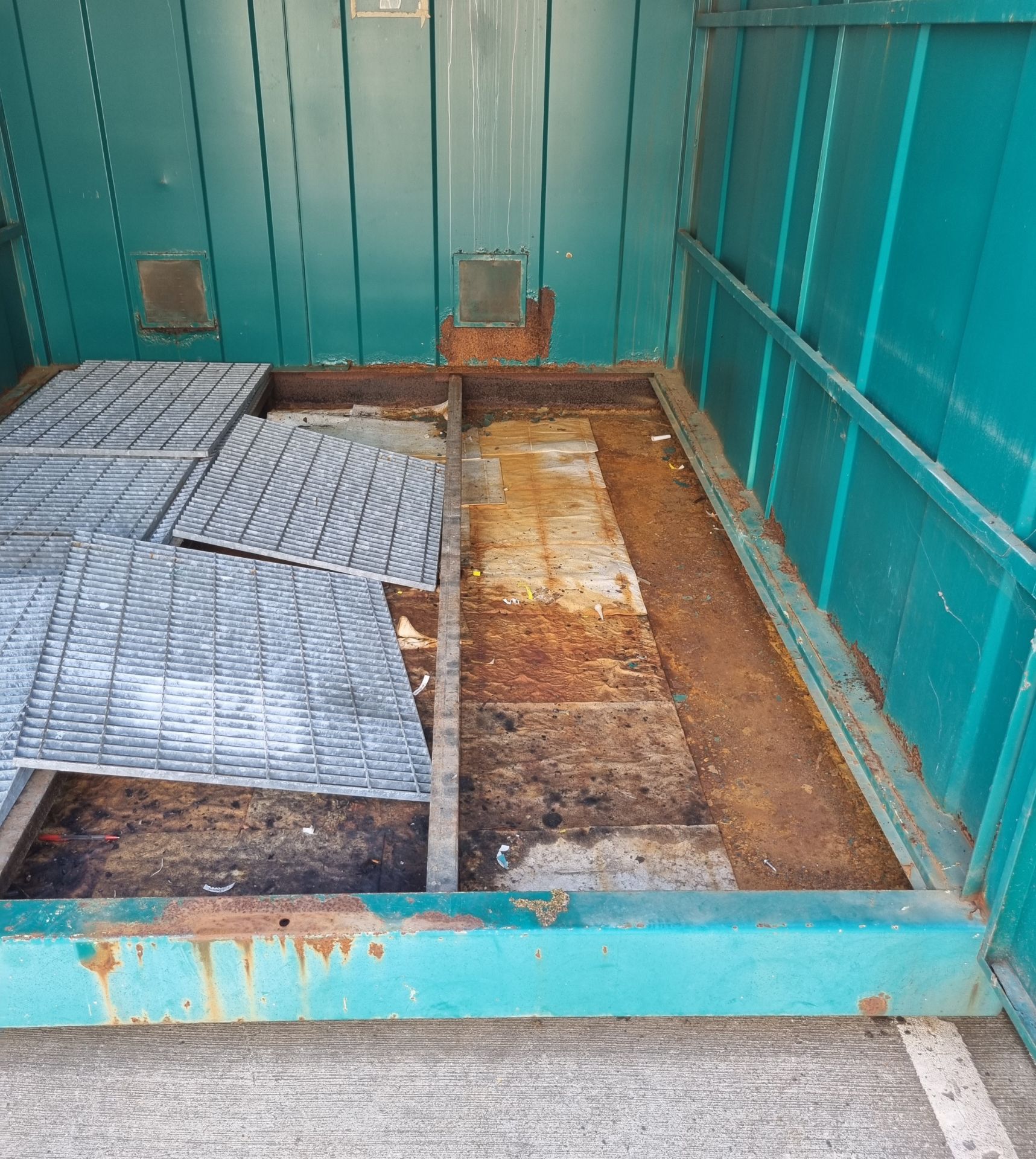 9ft 7in x 8ft 3in empty container - double door - Bild 5 aus 7