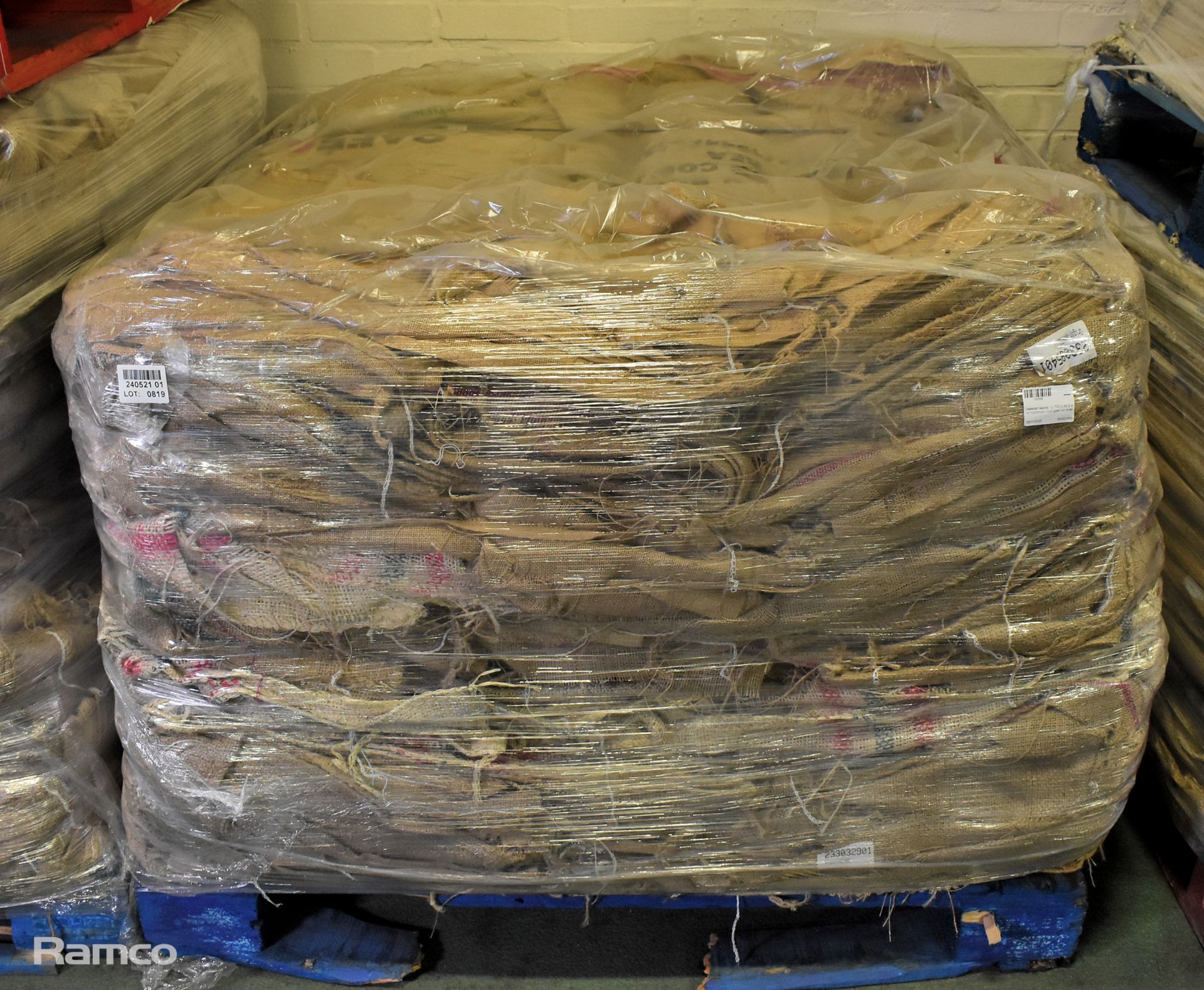 3x pallets of hessian sacks - L 700 x W 2 x H 1000mm - cut open on side - Image 4 of 5