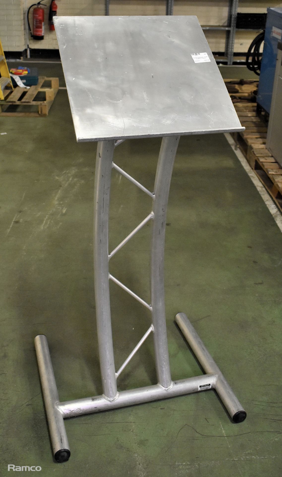 4x Truss lecterns - W 460 x D 420 x H 1220mm, Curved Truss lectern - W 640 x D 420 x H 1220mm - Image 6 of 7