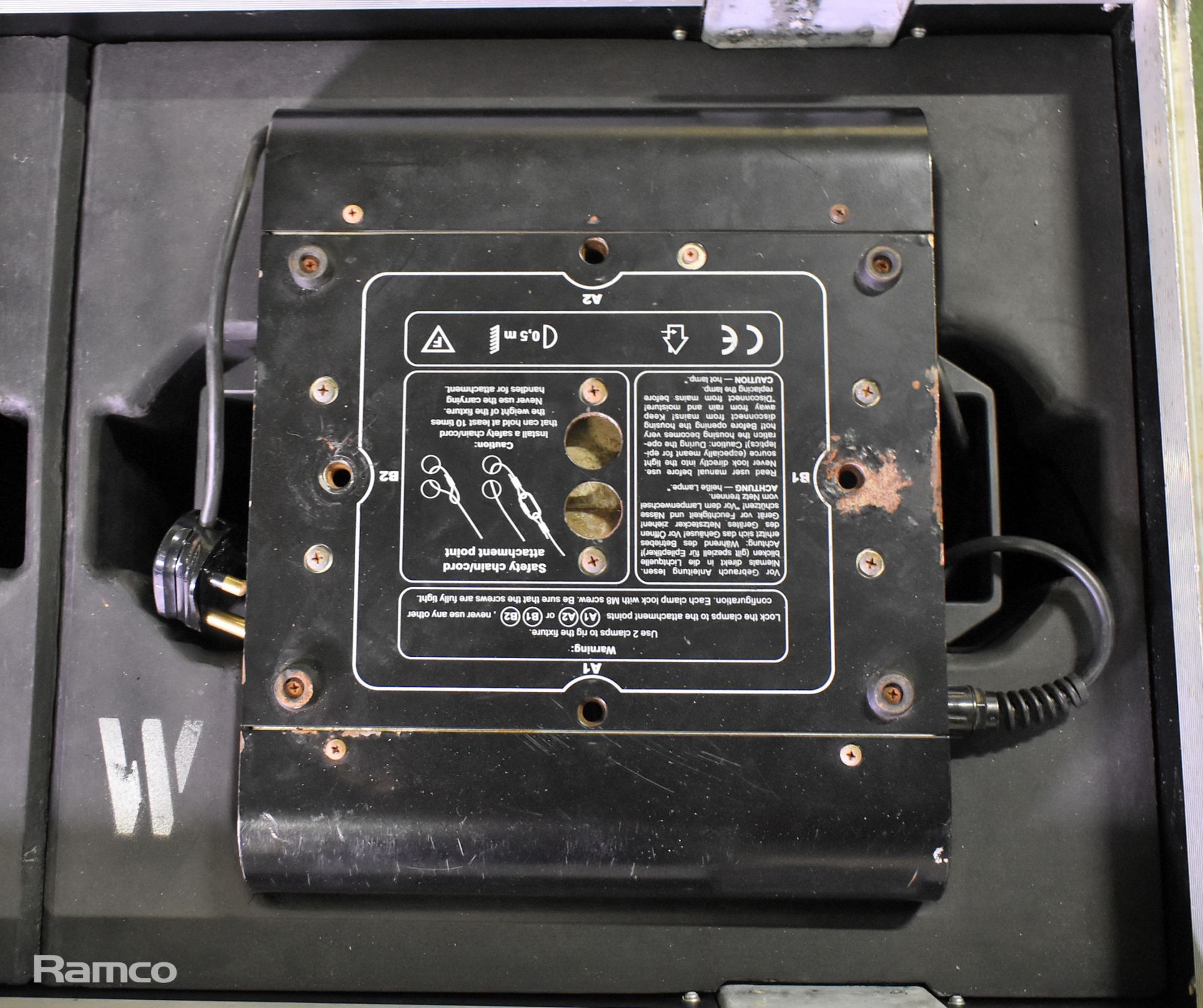 Two moving heads 640 Future light in flight case - L 1100 x W 460 x H 900mm - Image 13 of 13