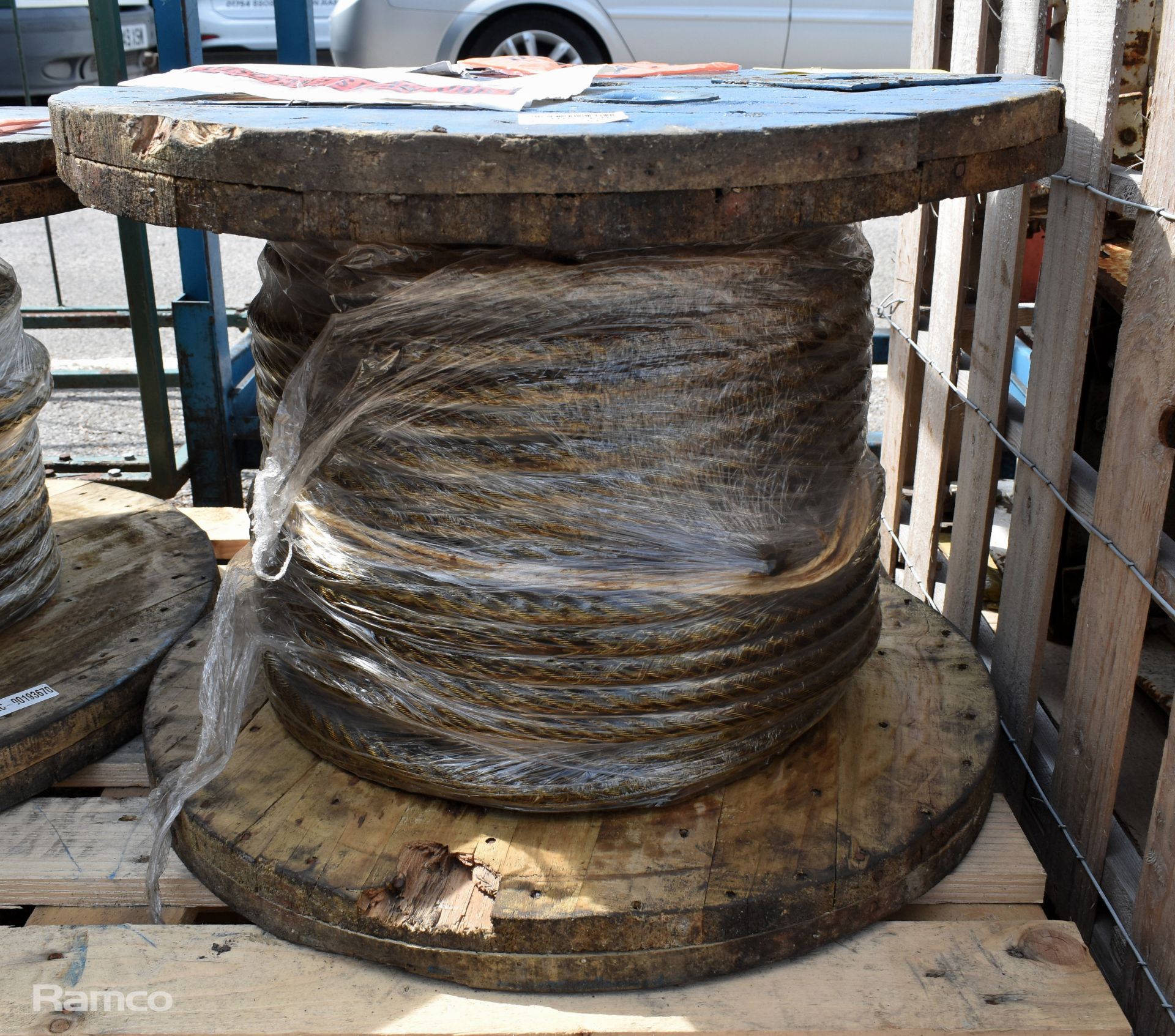 24mm 6 strand galvanised steel wire rope reel - approx weight: 150kg - Image 3 of 3