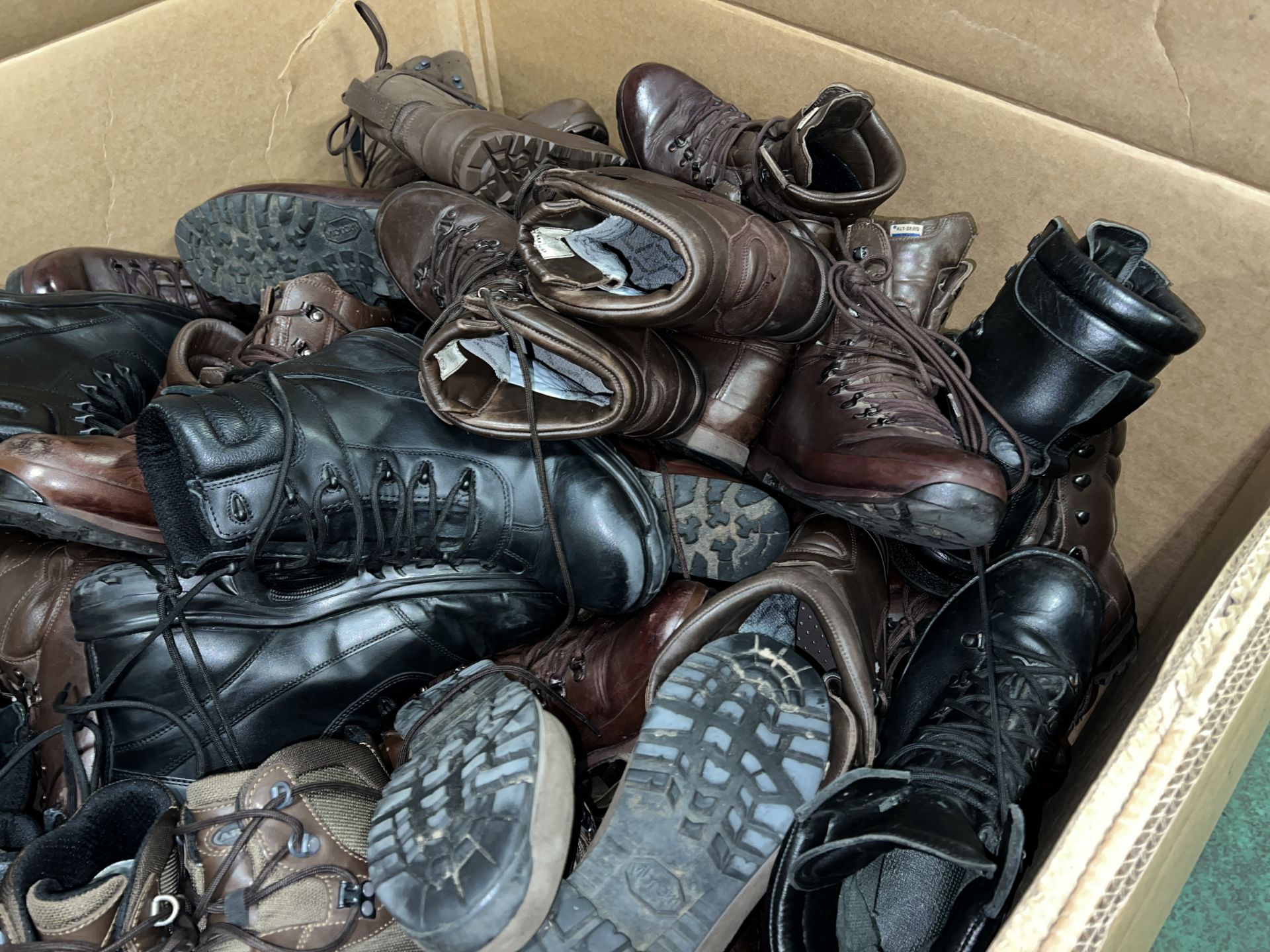 Various boots - Magnum, Haix, YDS - mixed sizes - approx. 50 pairs - Image 3 of 18