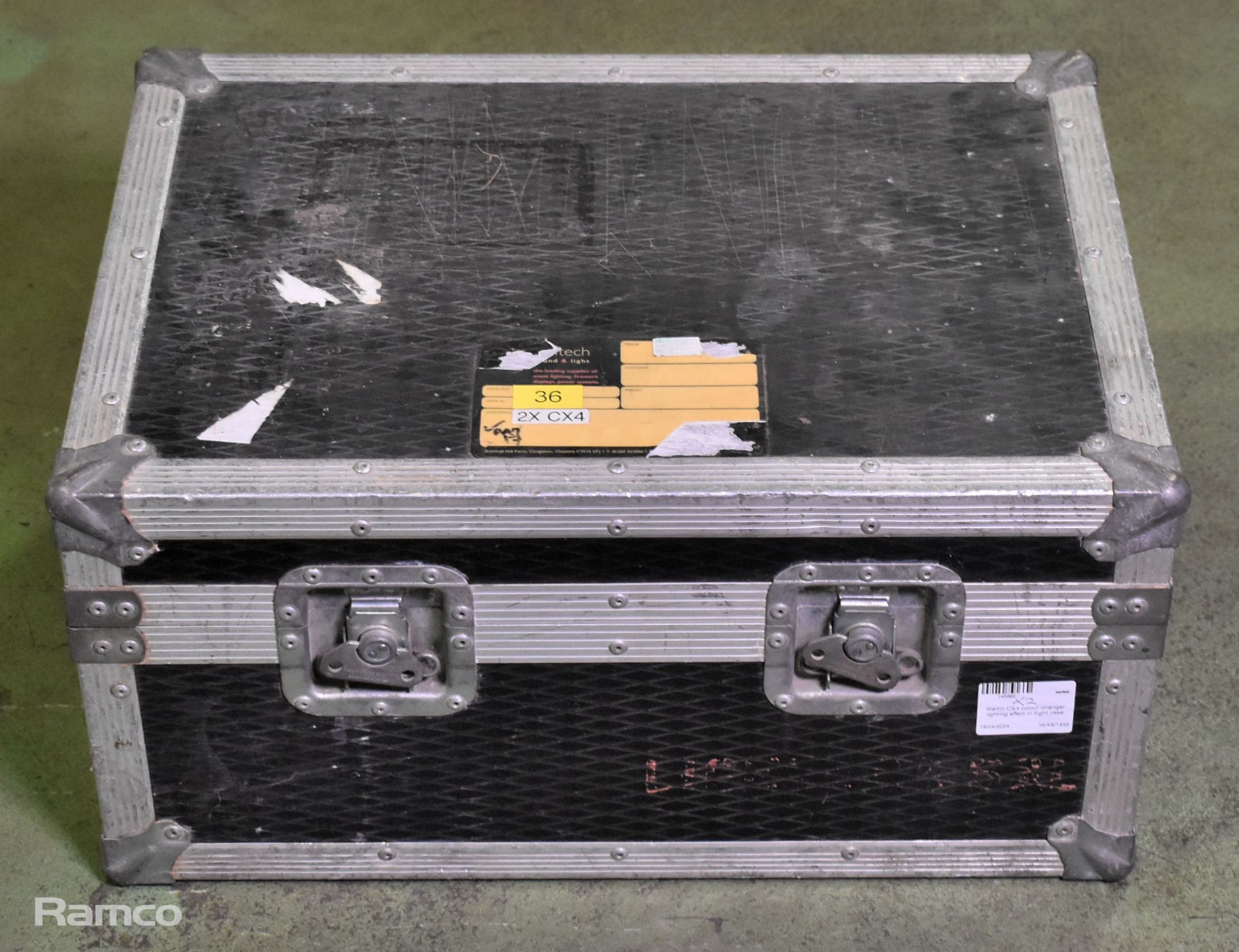 2x Martin CX4 colour changer lighting effects in a flight case - L 410 x W 280 x H 570mm - Image 12 of 12