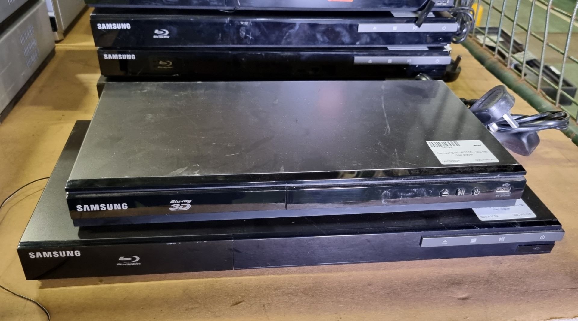 Various blu-ray, DVD & VHS players - full details in description - Image 2 of 8