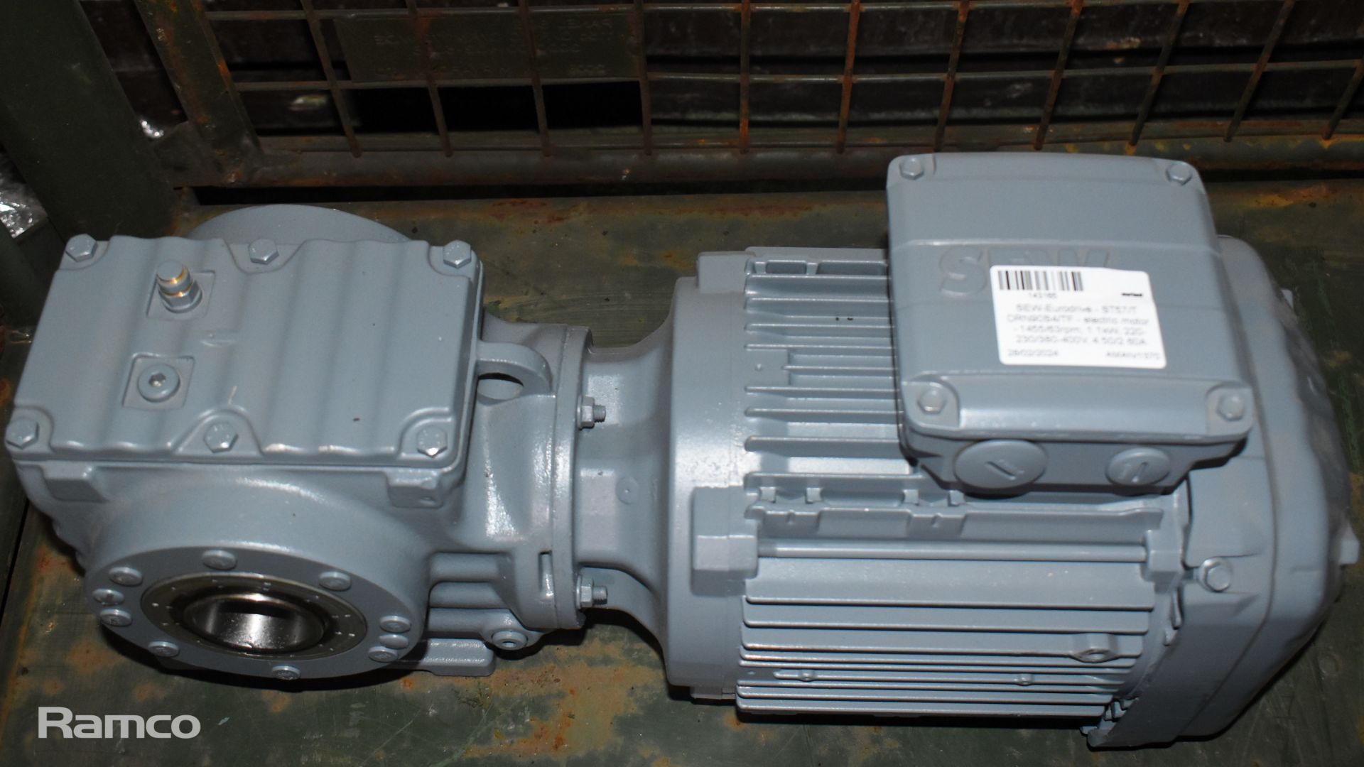 2x SEW-Eurodrive - RF27 DRE90ML4 electric motors - 1430/108rpm, 1.5kW, 220-242/380-420V, 6.00/3.45A - Image 9 of 9