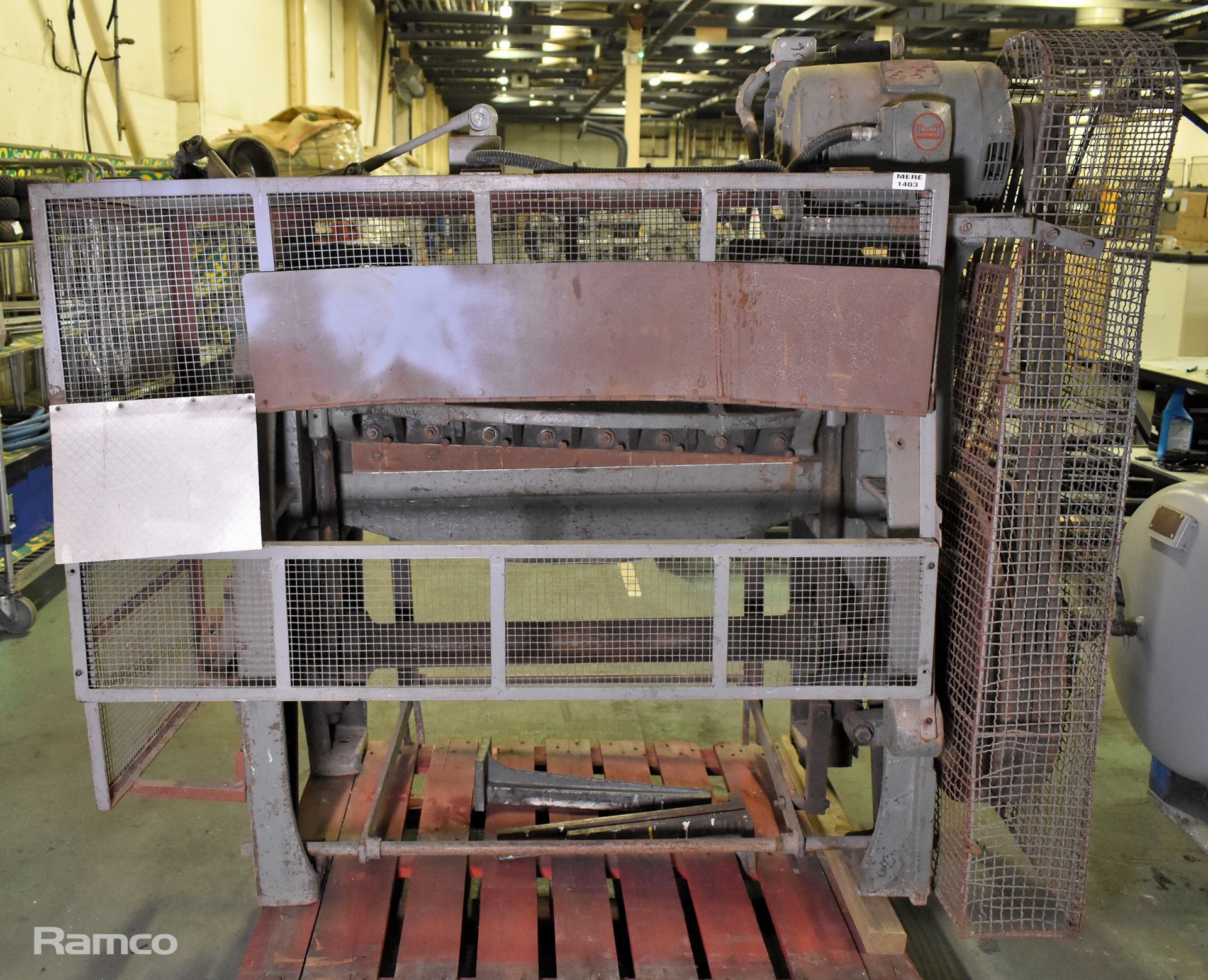 A.J Morgan & Sons Limited sheet metal guillotine - capacity: 14 gauge mild steel - Image 5 of 11