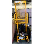 Wilmat Handling 203AF/S hand operated hydraulic lifting truck - capacity: 90kg