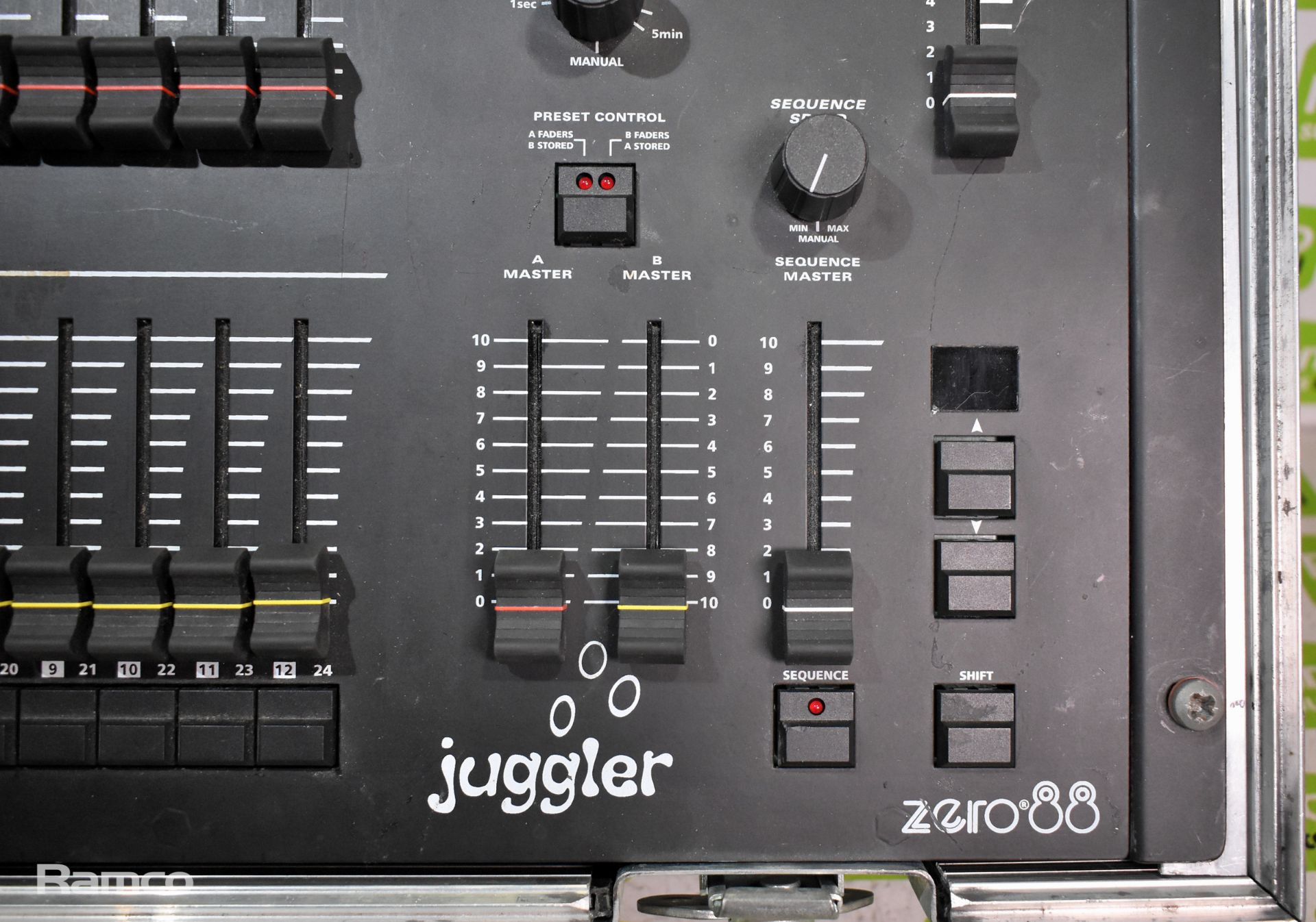 Zero88 Juggler 12/24 lighting control desk in flight case - Image 3 of 5