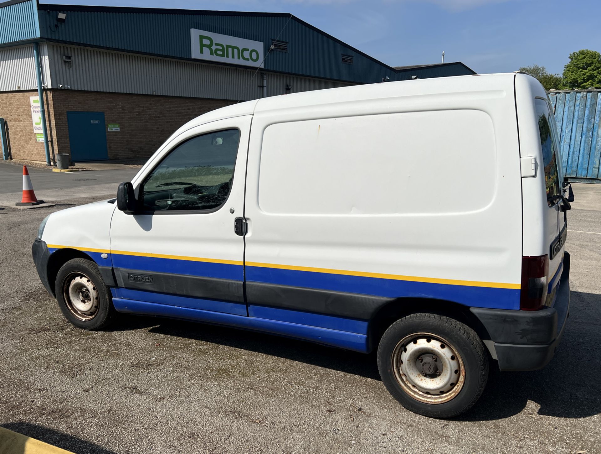 Citroen Berlingo HDI 1997cc (PX52 VFK) - MOT expired 13/01/2024 - mileage: 43,809 - Image 4 of 23