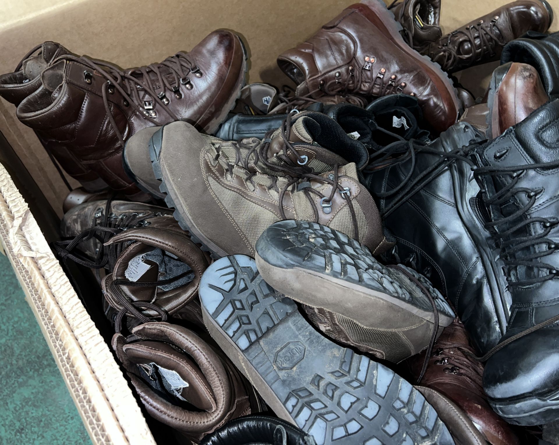 Various boots - Magnum, Haix, YDS - mixed sizes - approx. 50 pairs - Image 4 of 18