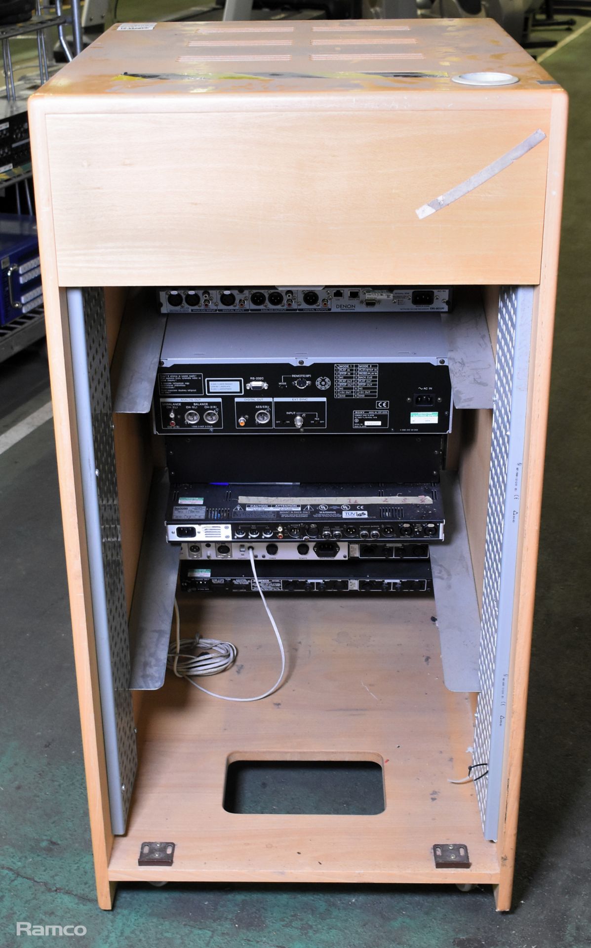 Wooden 19 inch rack cabinet with Sony CDP-D500 CD player & more - see desc. - Bild 5 aus 6