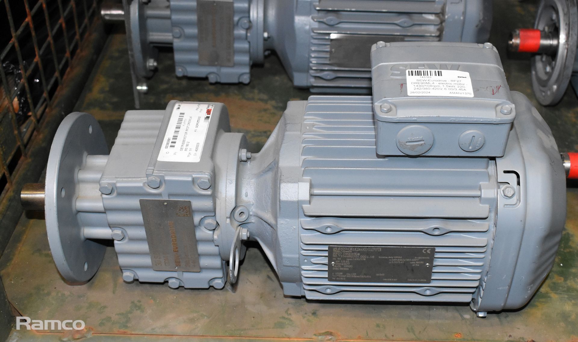 2x SEW-Eurodrive - RF27 DRE90ML4 electric motors - 1430/108rpm, 1.5kW, 220-242/380-420V, 6.00/3.45A - Image 6 of 9