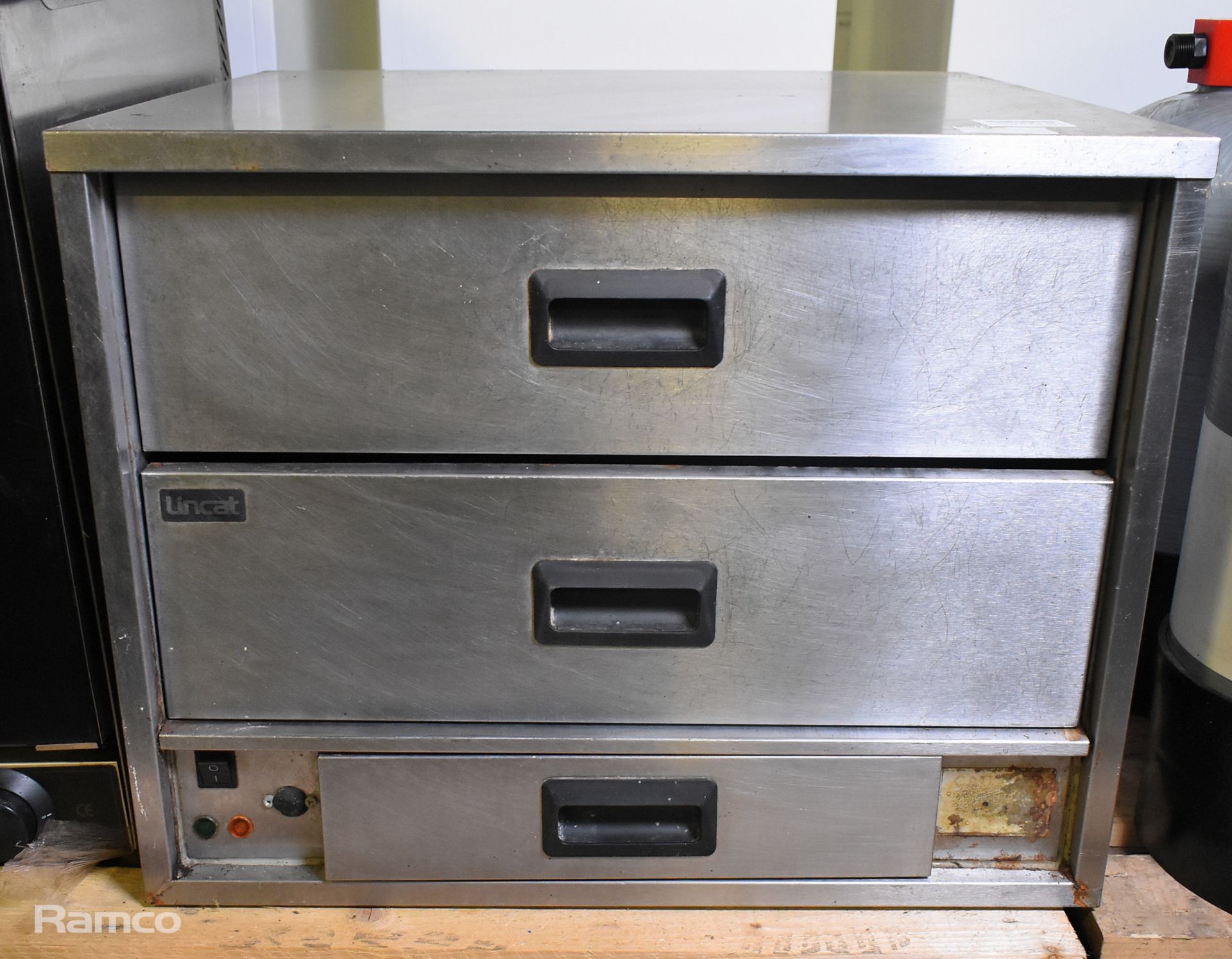 Lincat FWDG stainless steel 2 drawer food warmer - W 620 x D 580 x H 490mm - Image 2 of 7