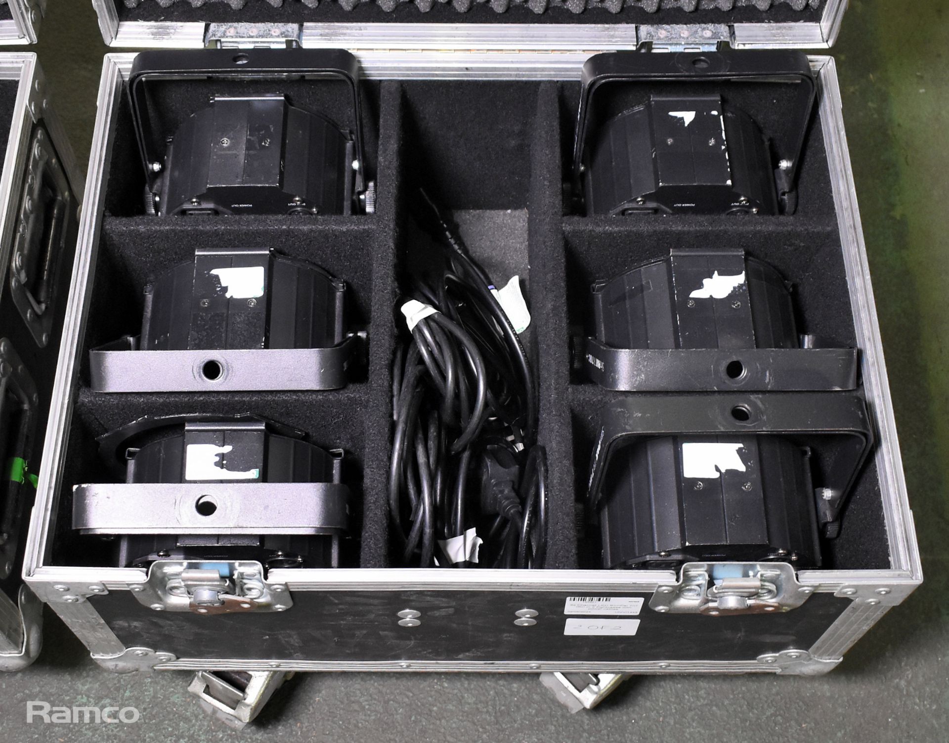 8x Chauvet LED SlimPar Tri7 IRC over 2 flight cases with power cables - Image 3 of 13