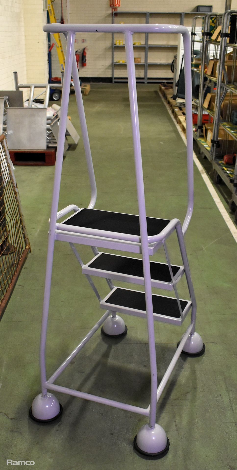 Glide along mobile steps, 3 rubber tread and handrail with platform guard - L 530 x W 840 x H 1430mm - Image 3 of 3