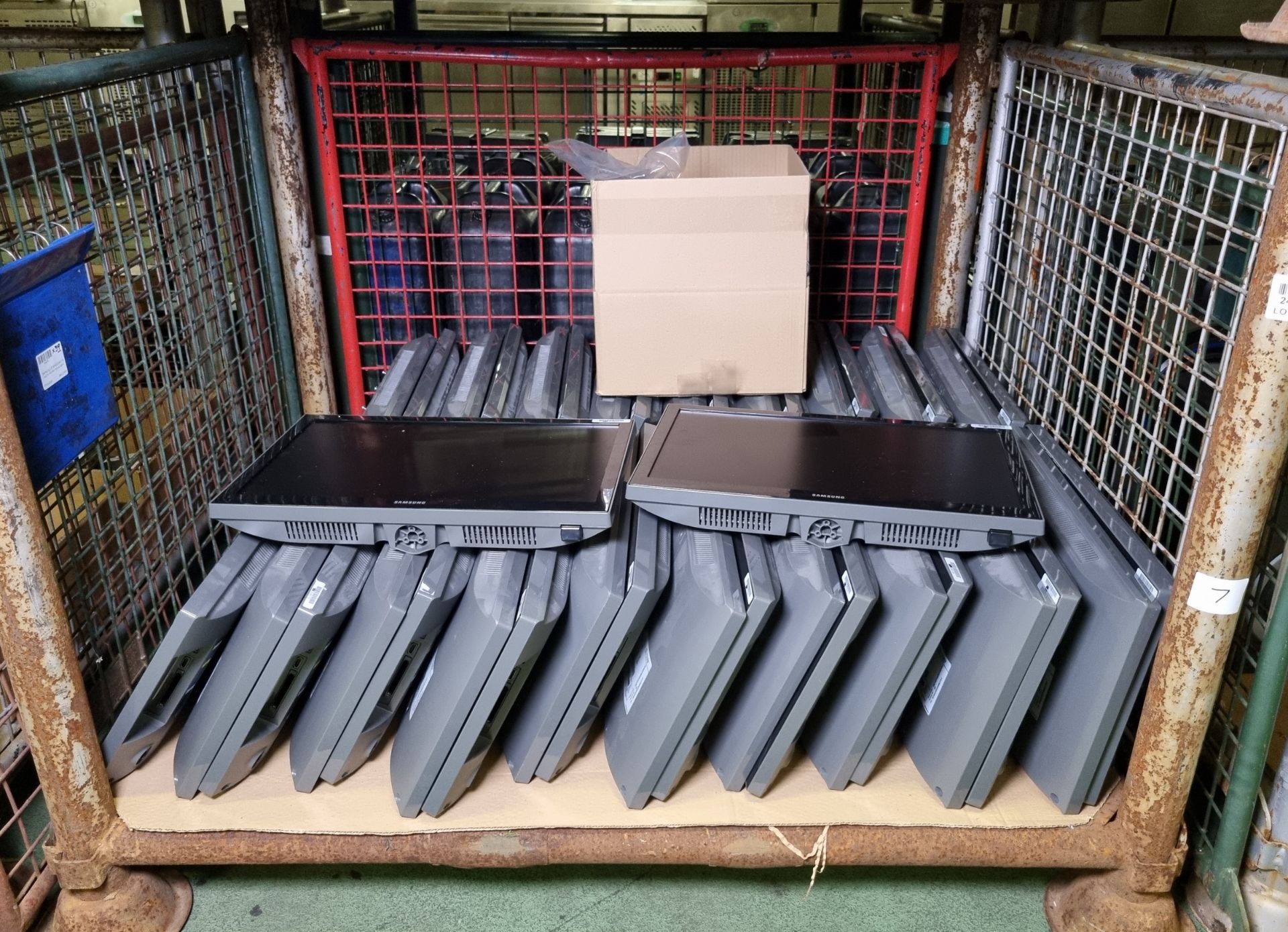 39x Samsung UE19F4000AW 19 inch TV monitors - no stand