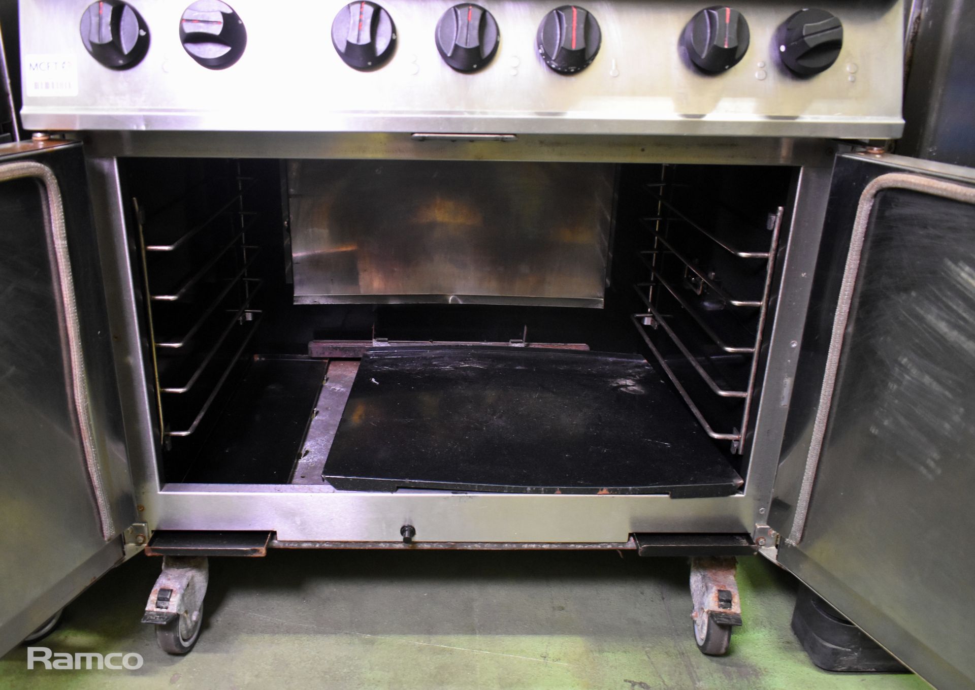 Falcon G3101 stainless steel gas six burner plus oven range - W 900 x D 900 x H 940mm - Image 7 of 7