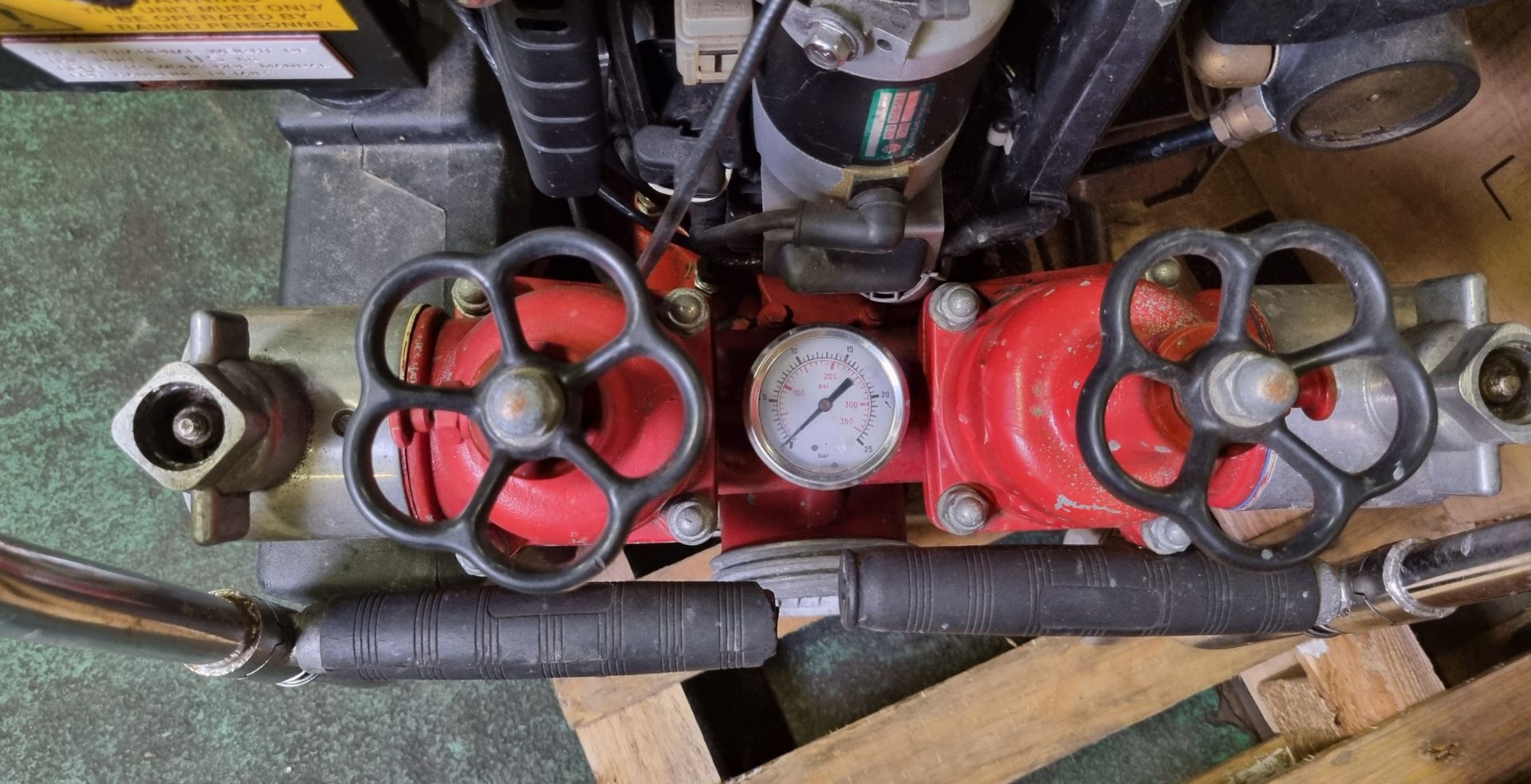 Godiva 10/10 fire pump - W 500 x D 700 x H 600mm - Image 8 of 8