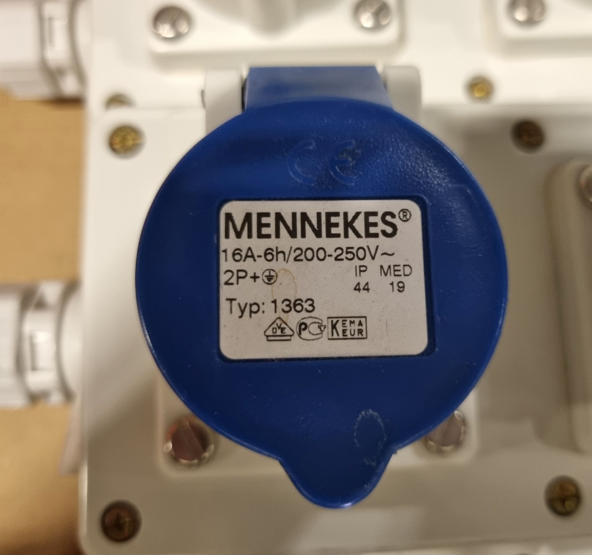 Mennekes 4 x 16A socket distribution unit mixed mains distribution units and standard 3-pin gang - Image 5 of 5