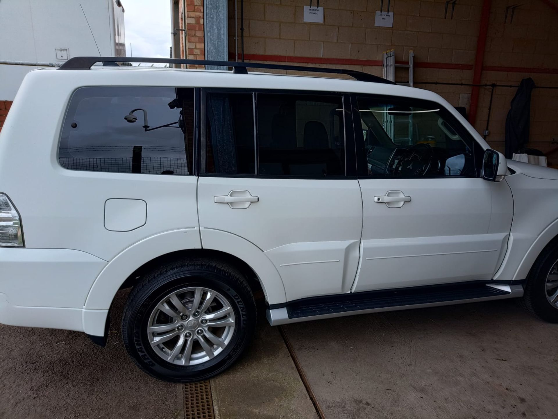 Mitsubishi Shogun SG2 DI-D LWB auto – 129019 miles – WP65 VVD (2015) – MOT until June 24 - Image 4 of 26